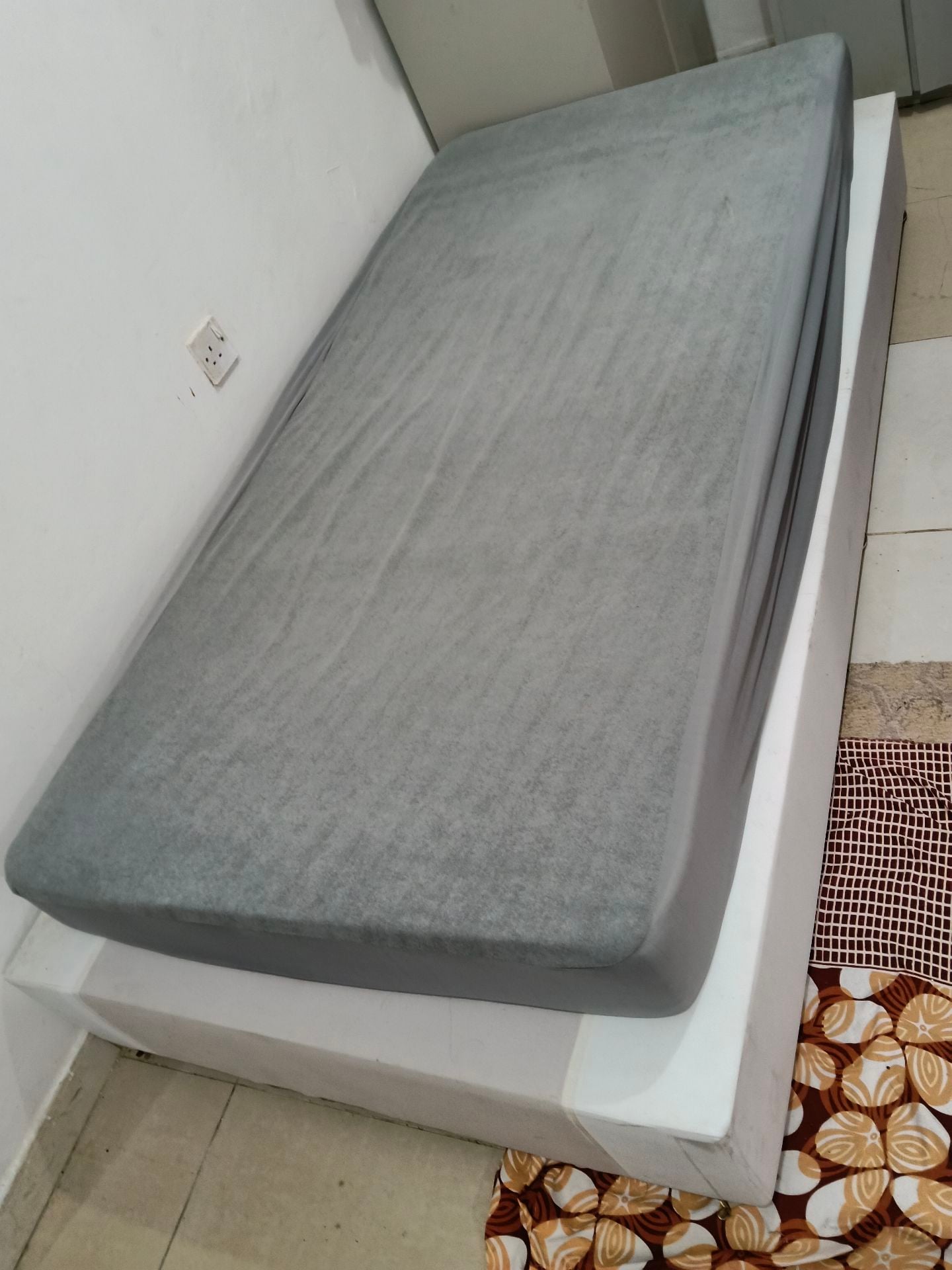 Divan bed with mattress - Image 1