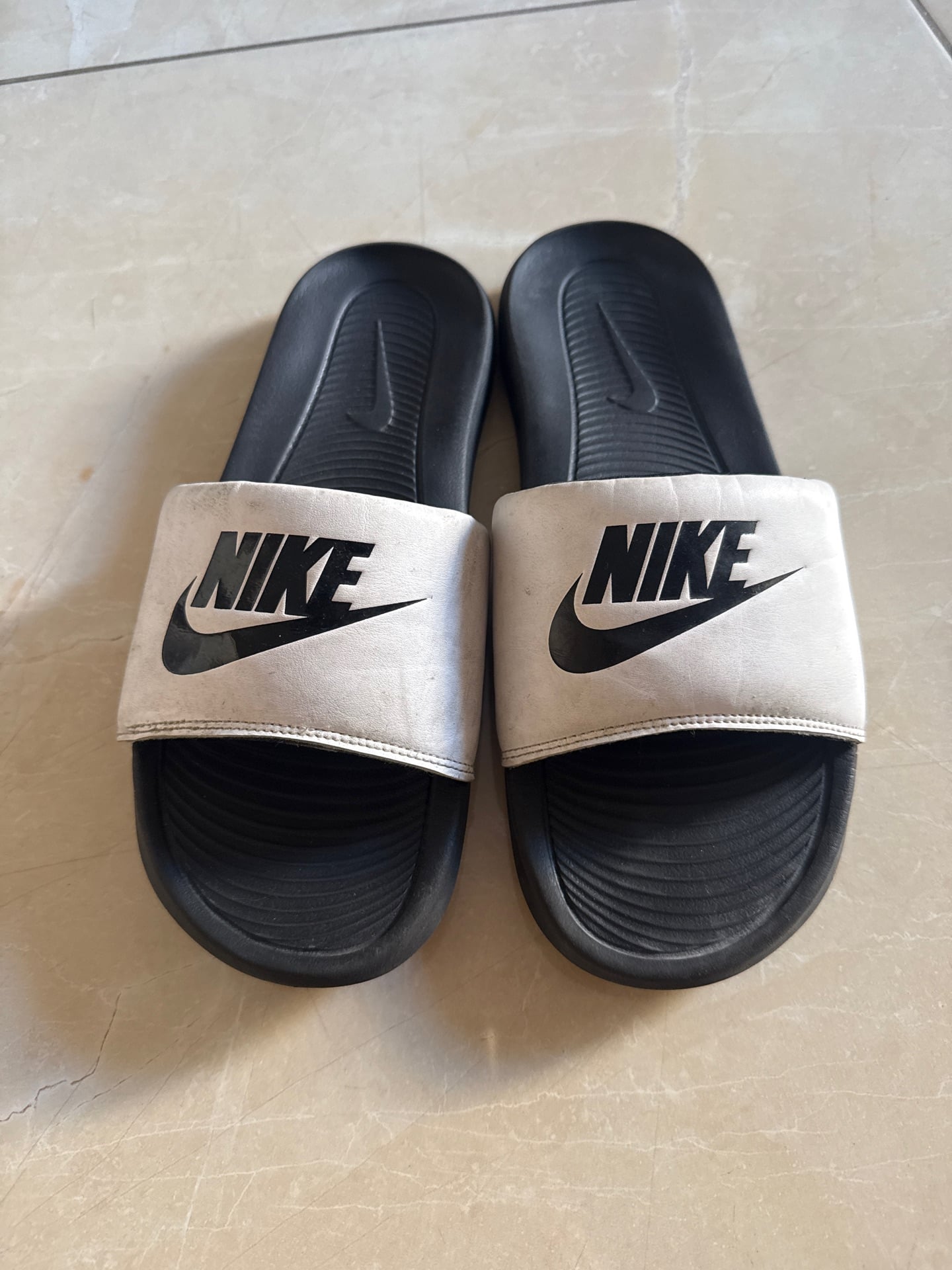 Nike shoes  and Nike slipper - real  - Image 2