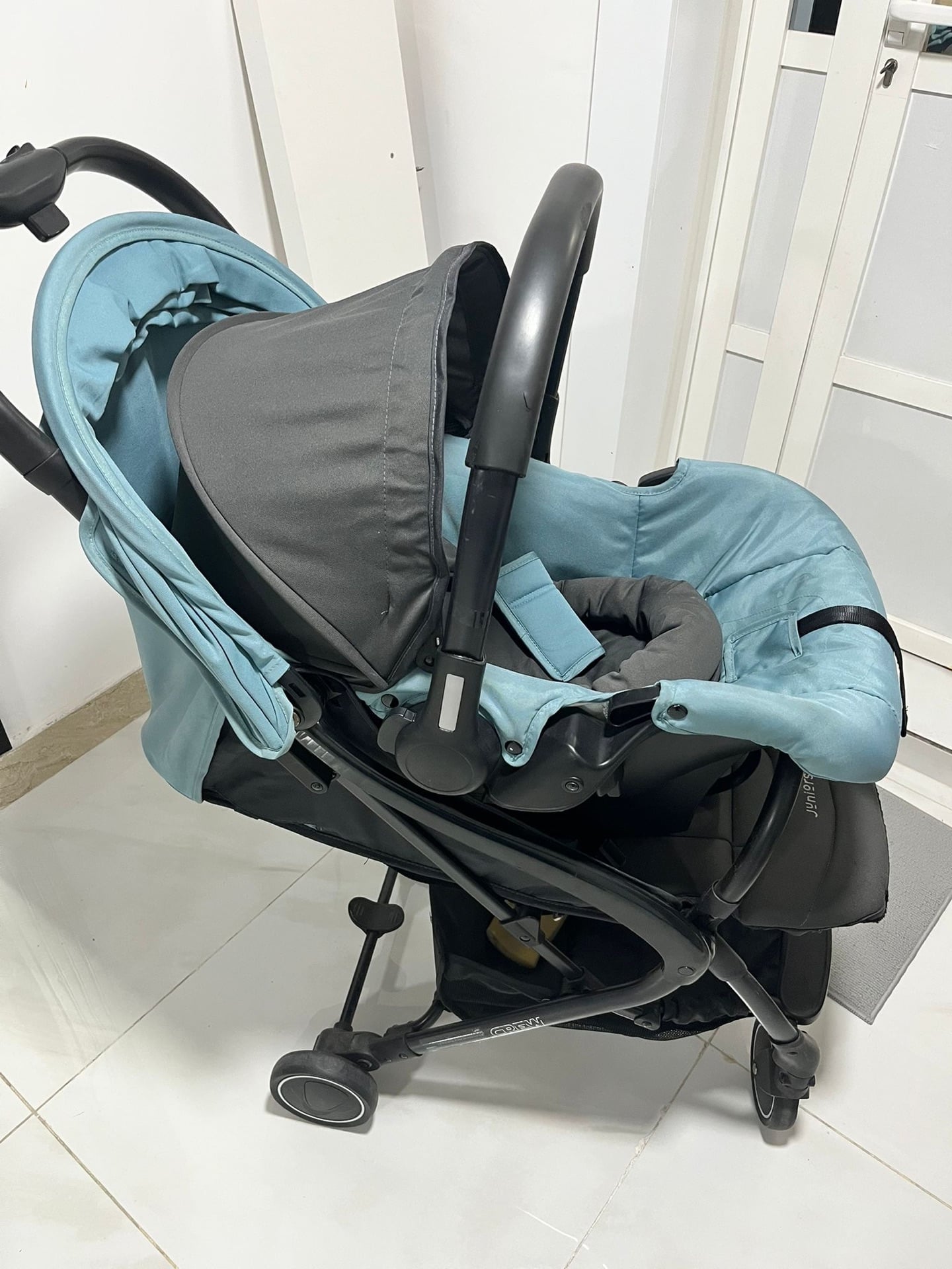 Juniors stroller and car seat set - Image 3