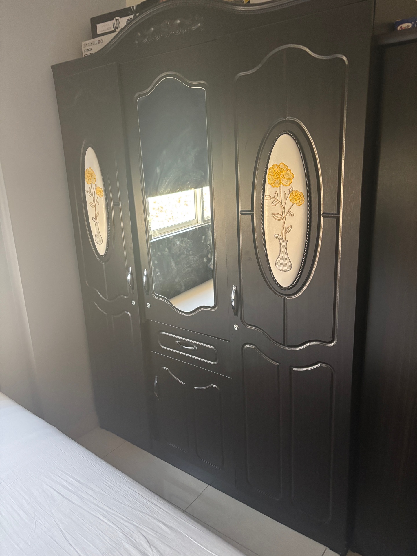 3 wardrobe  - Image 4