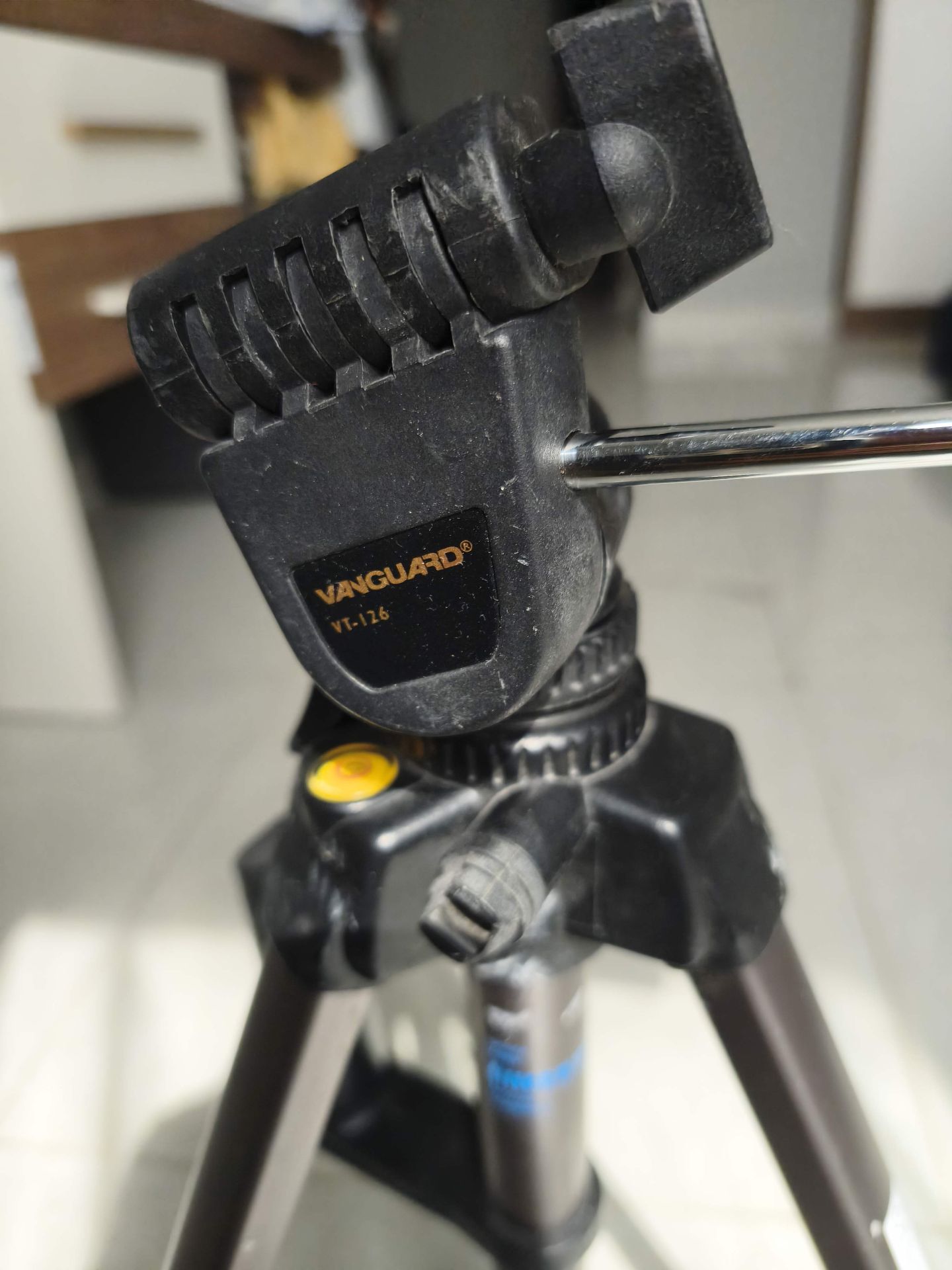 Vanguard VT-126 Tripod – Sturdy, Vintage, Works Great - Image 6