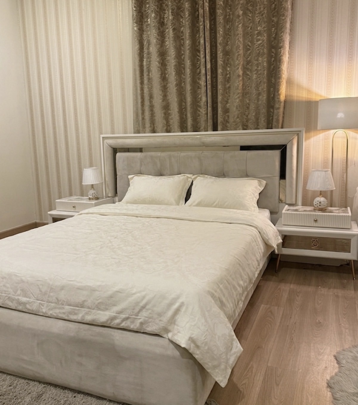 Bedroom set - Image 1