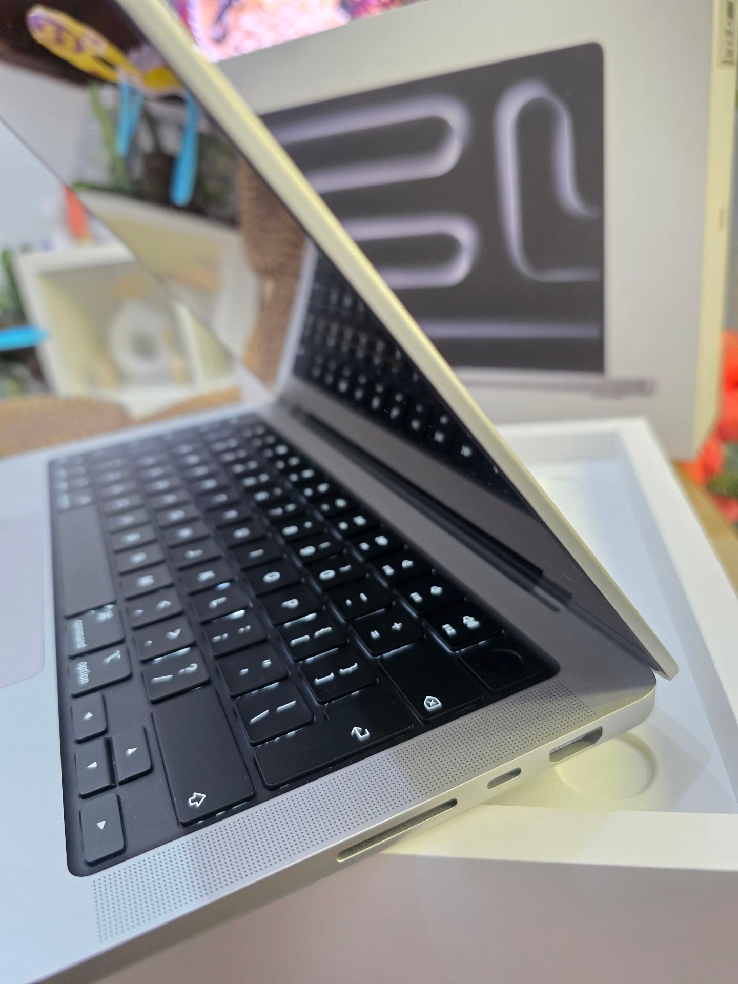 14" Macbook Pro M4 16/512Gb Silver  - Image 4
