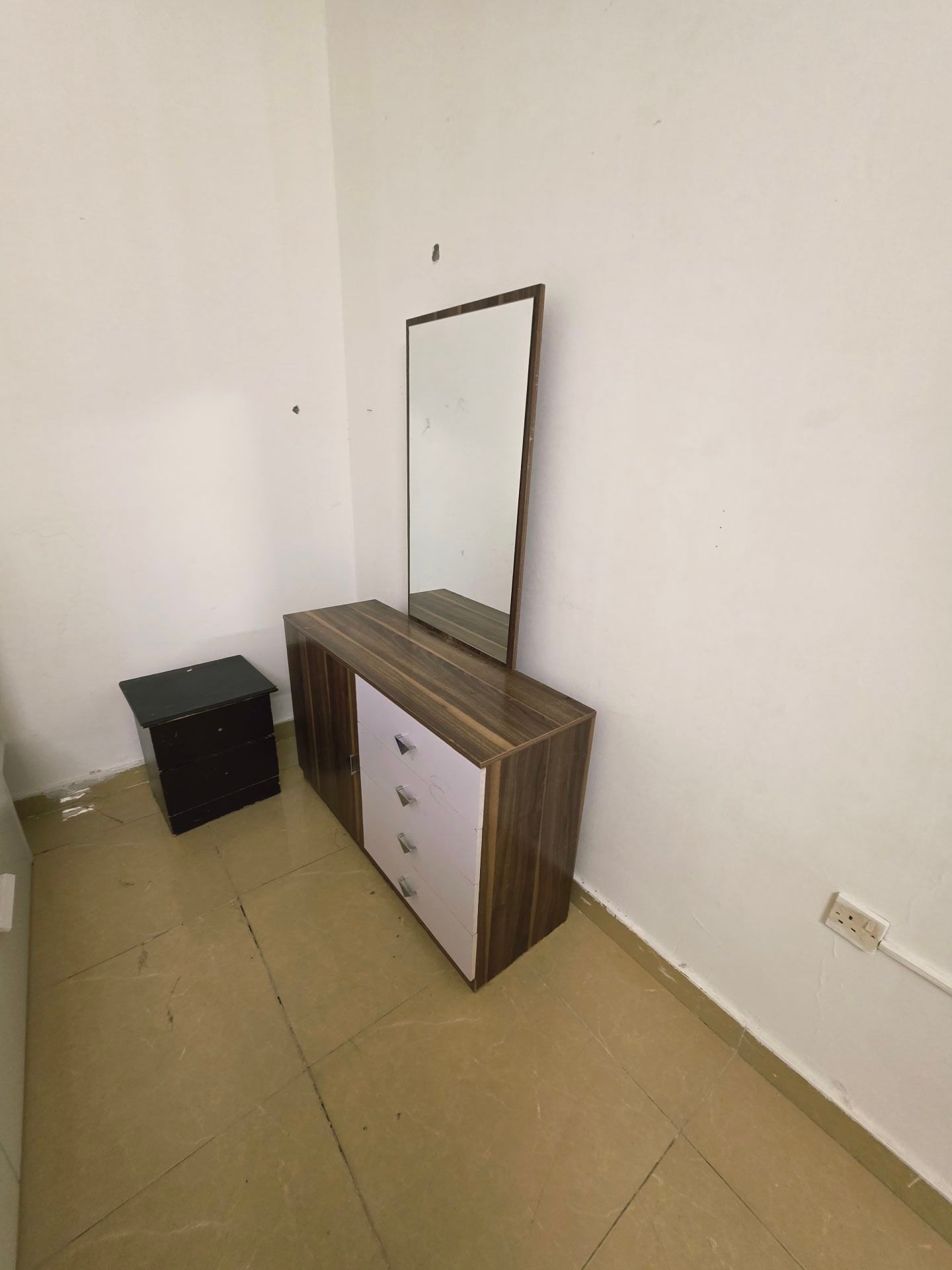 Dressing Table - Image 1