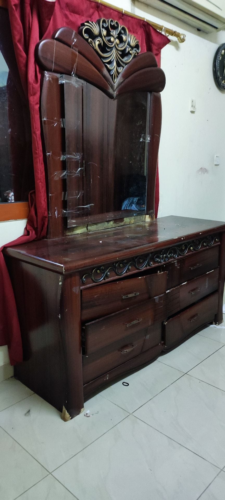 50 rials only. DRESSING TABLE MOVING URGENT SALE  - Image 3