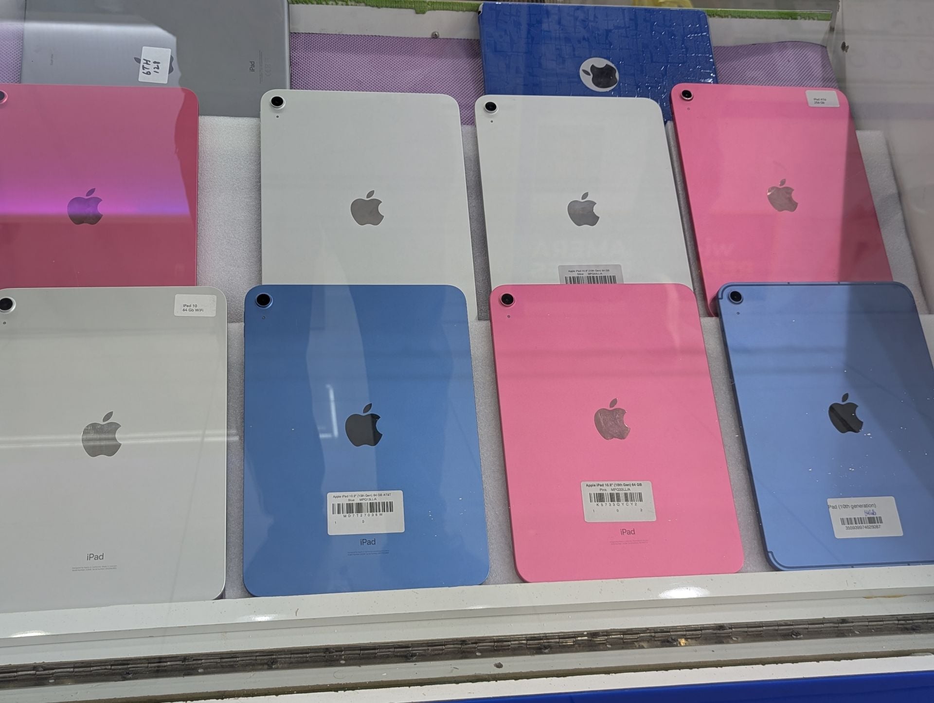 IPad 10th Generation 64GB  - Image 2