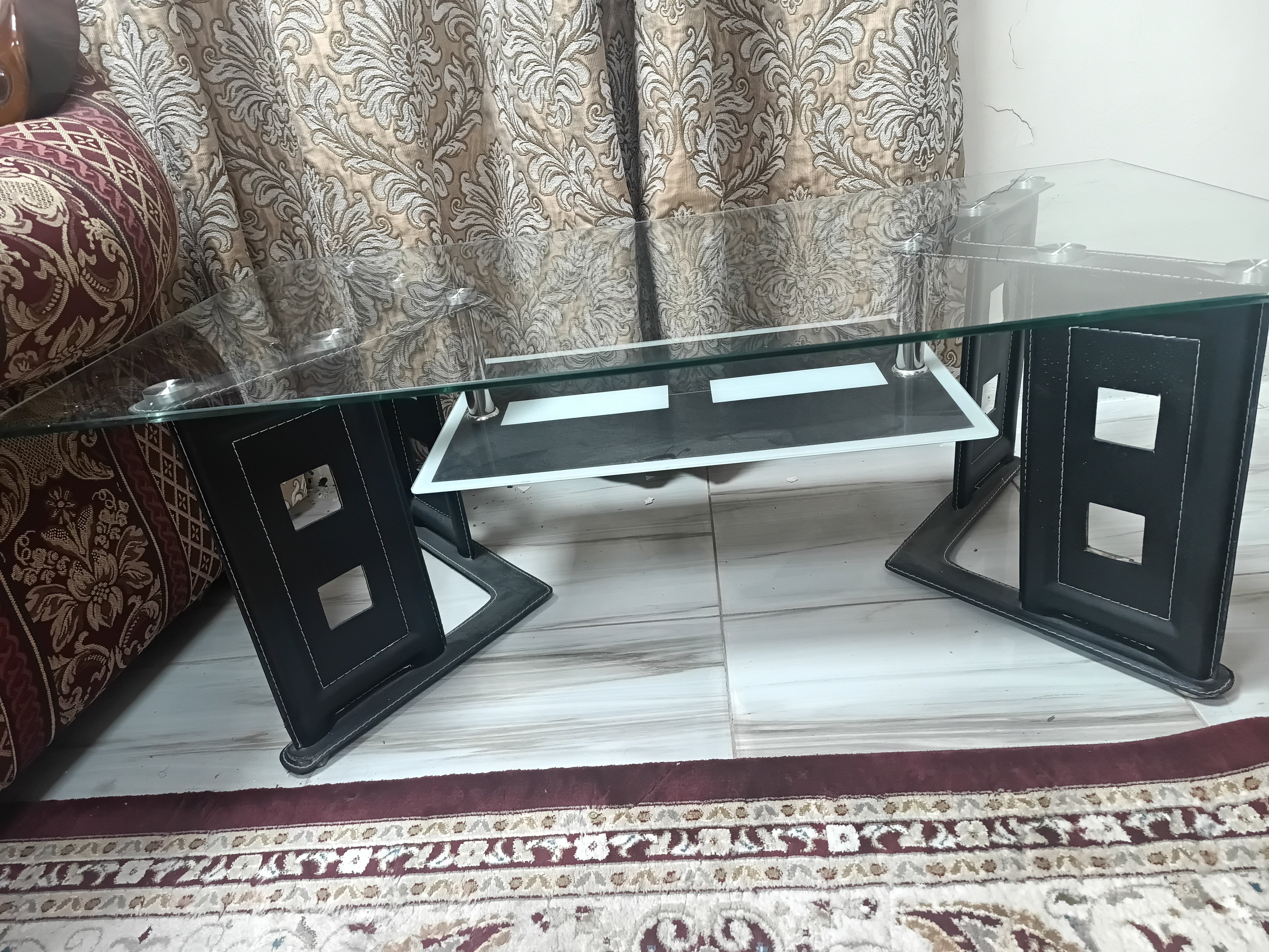 Glass Table 200 rial - Image 2