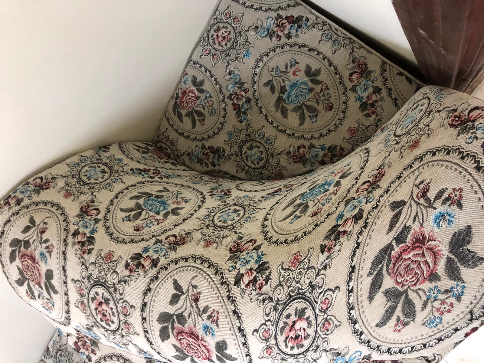 Used sofa set with good condition. 3 pieces sofa set   - Image 4
