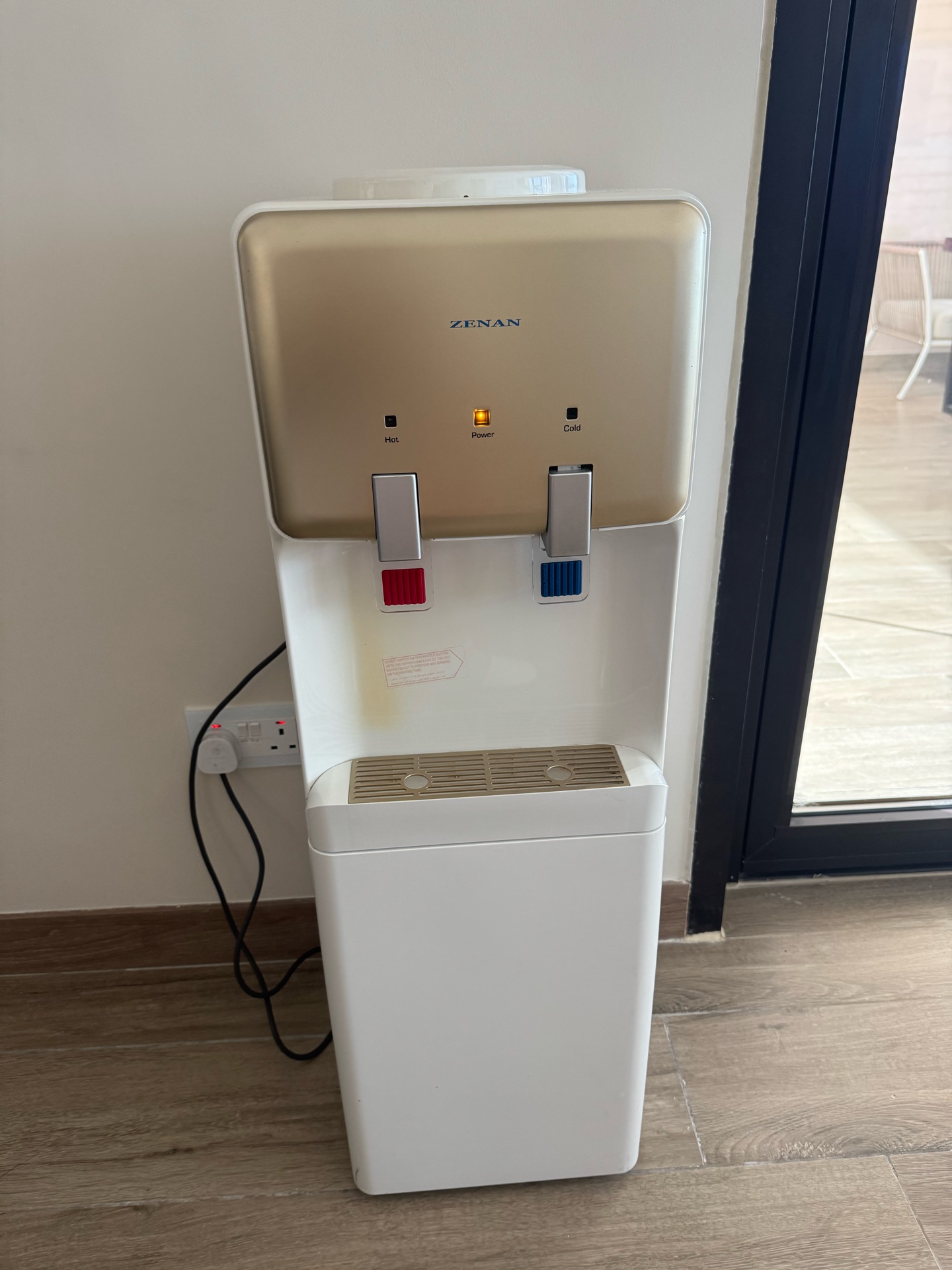 Zenan Water dispenser - Image 1