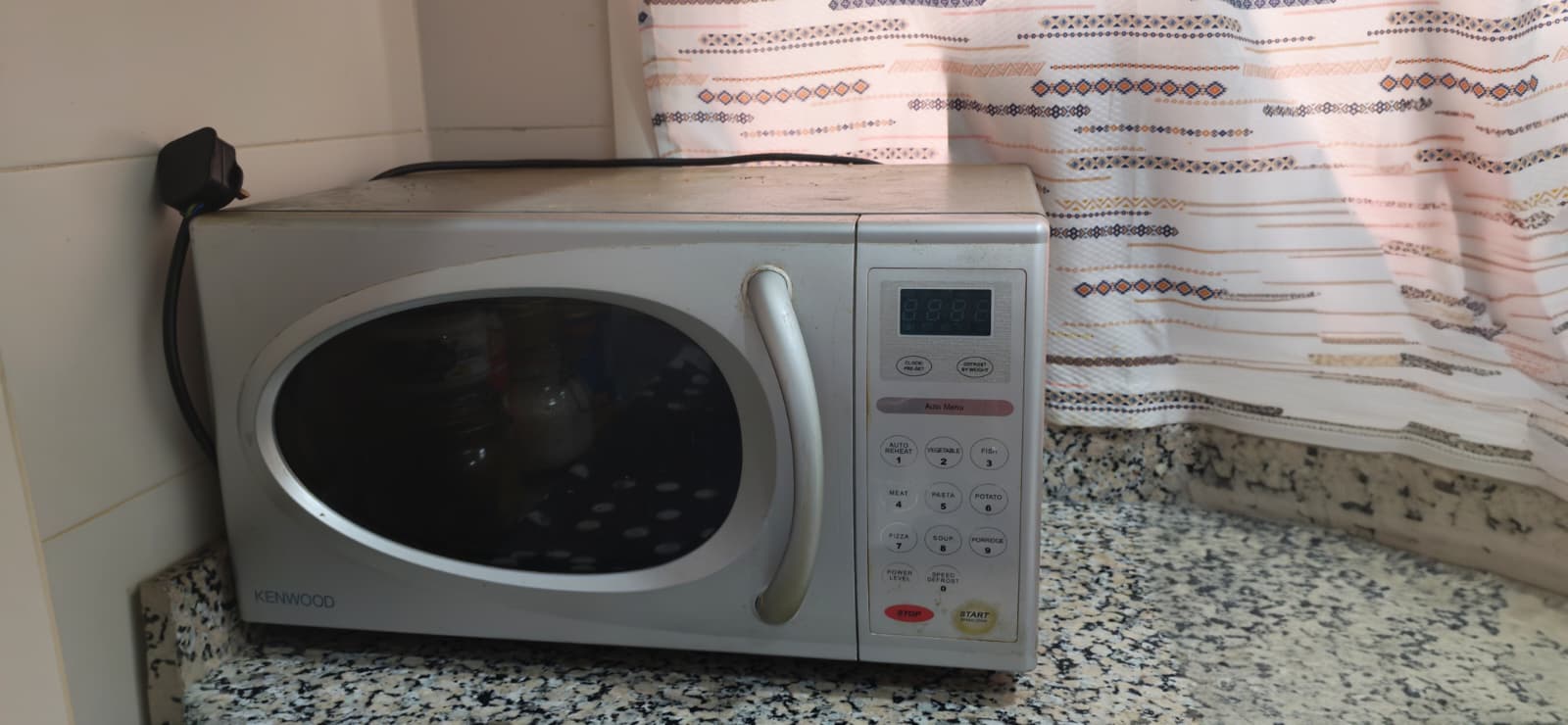 Kenwood Microwave – Good Working Condition - Image 1