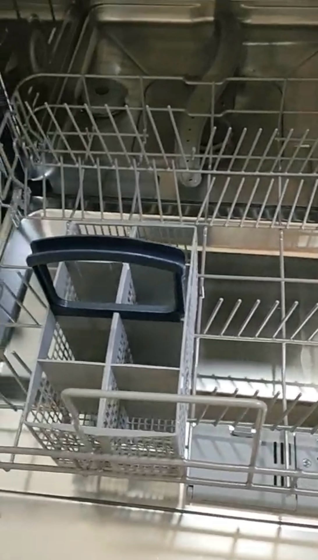 Hisense Dishwasher - Excellent Condition - Image 7