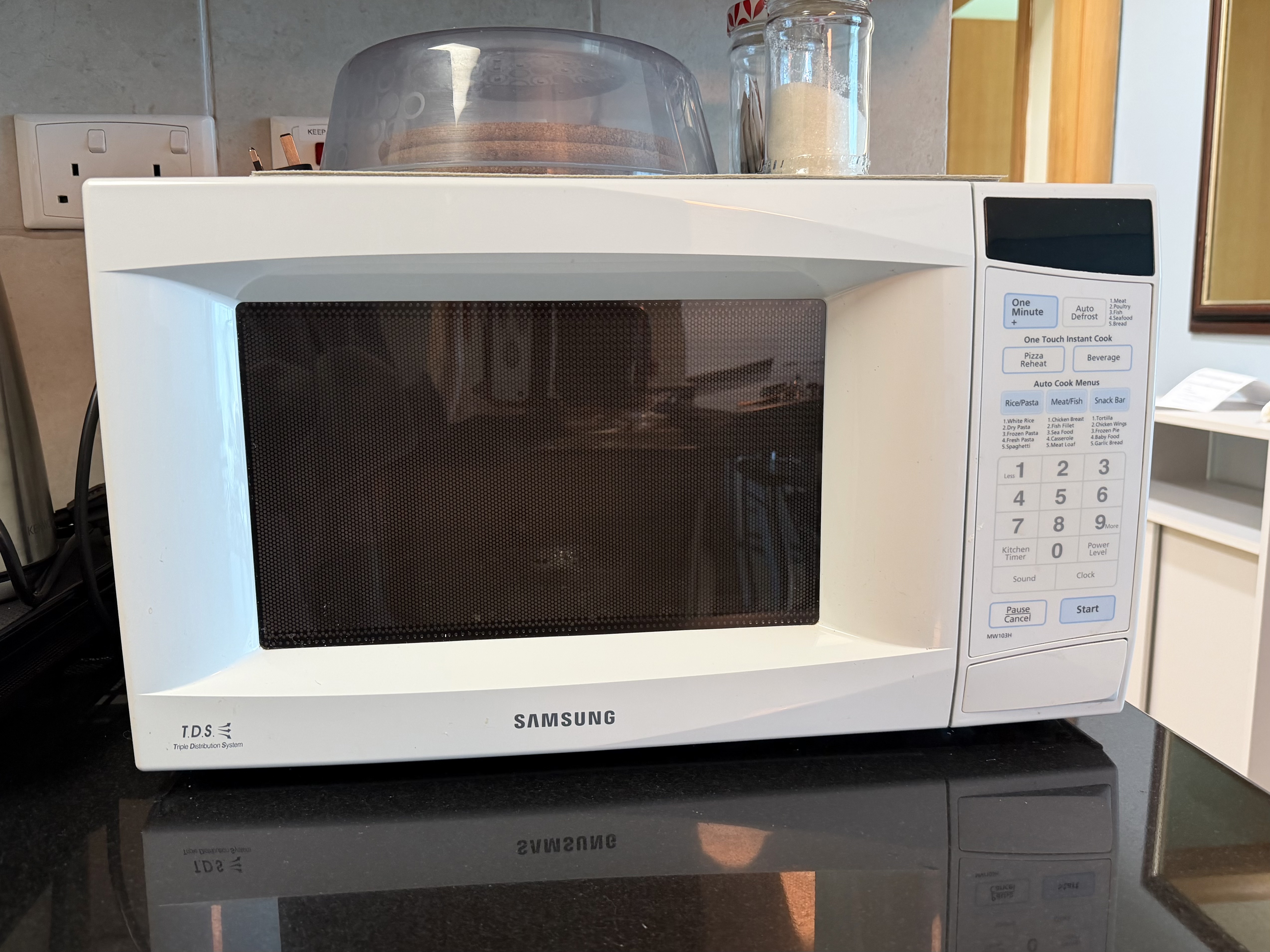 MOVING OUT SALE - SAMSUNG MICROWAVE - Image 4