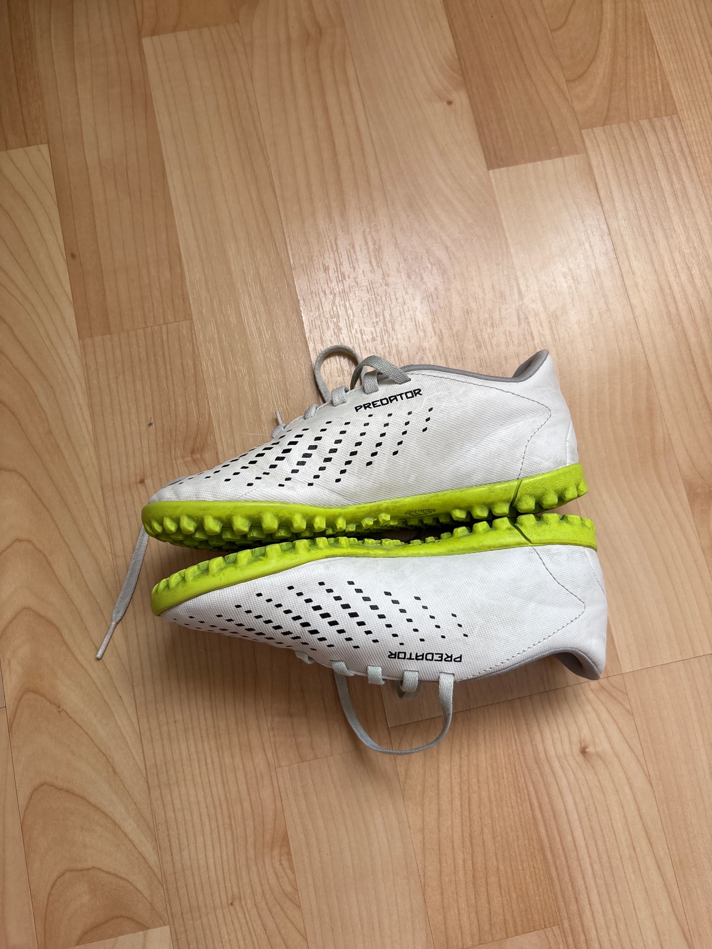 Size 33 euro kids football shoes - Image 2