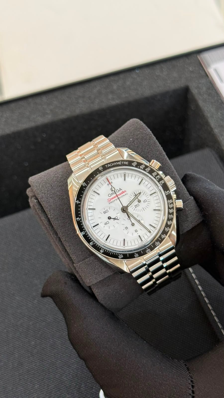 Omega Speedmaster Like New Full Set 2024 - Image 2