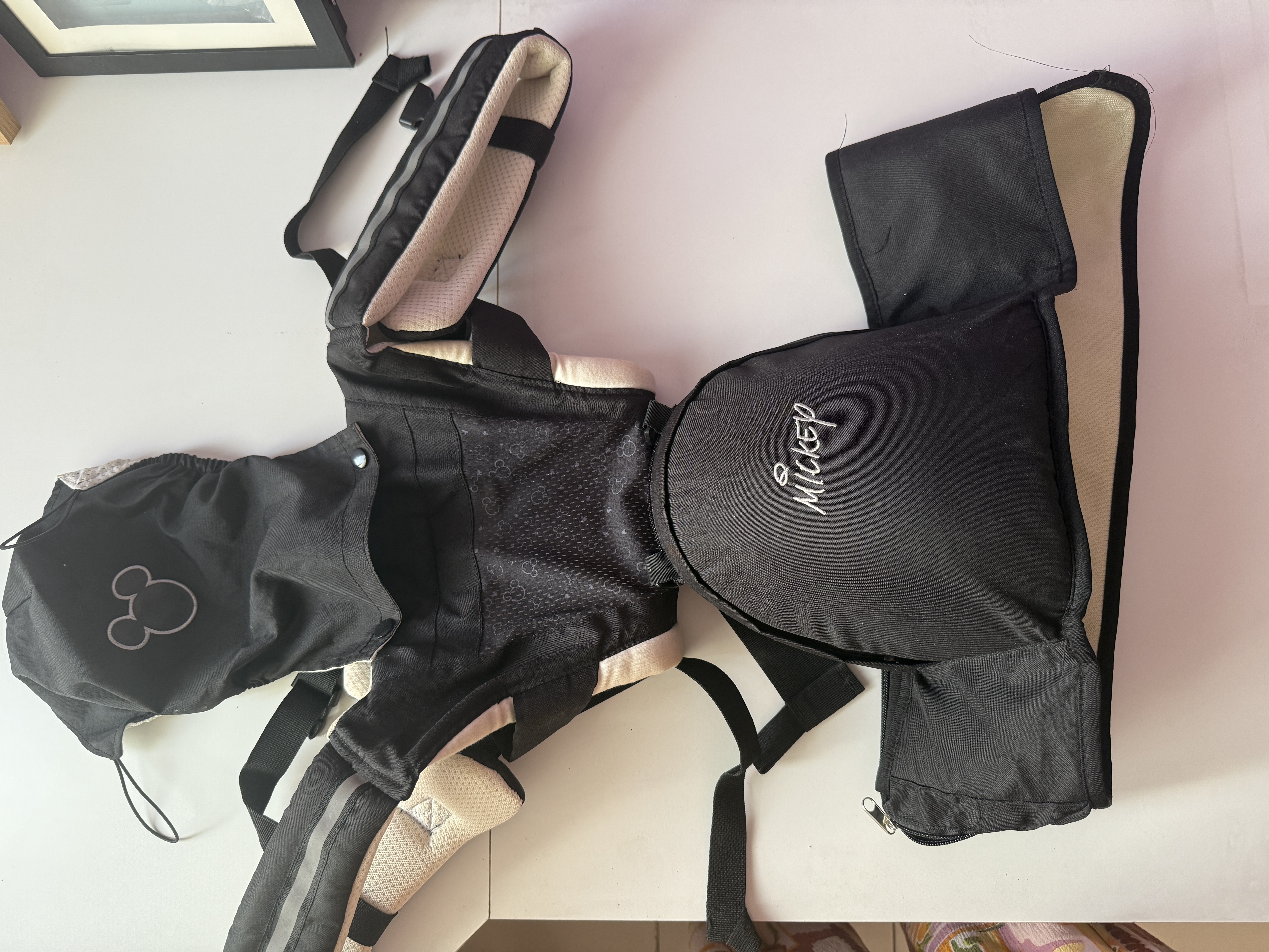 Disney baby carrier - Image 1