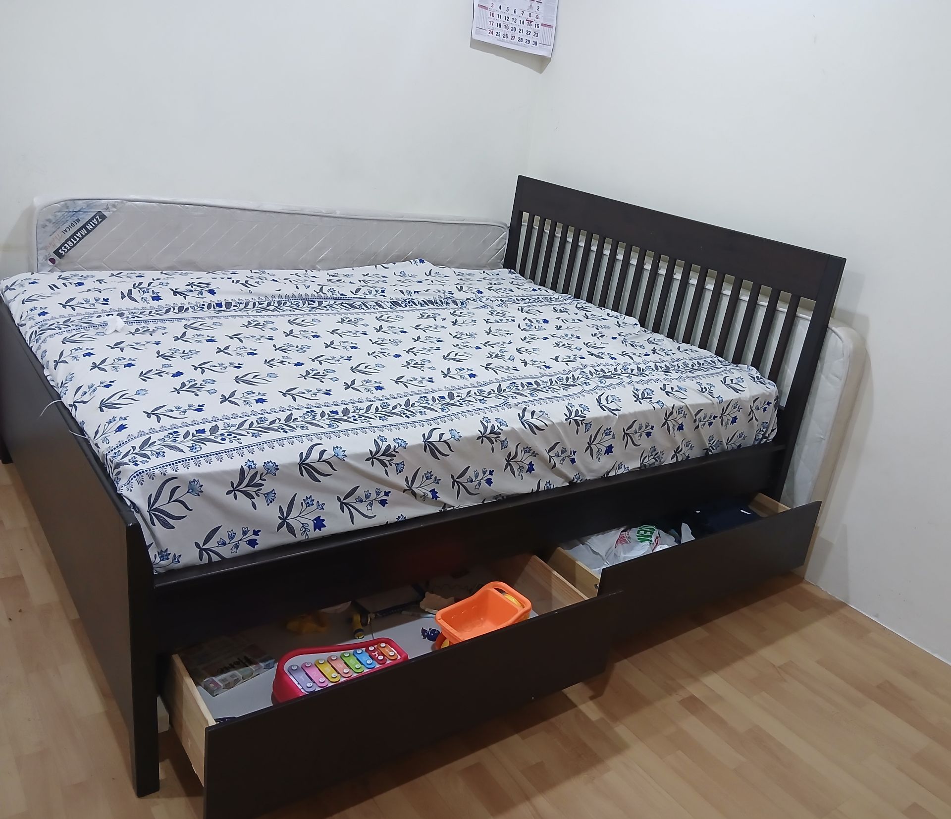 King size bed with matress  - Image 4