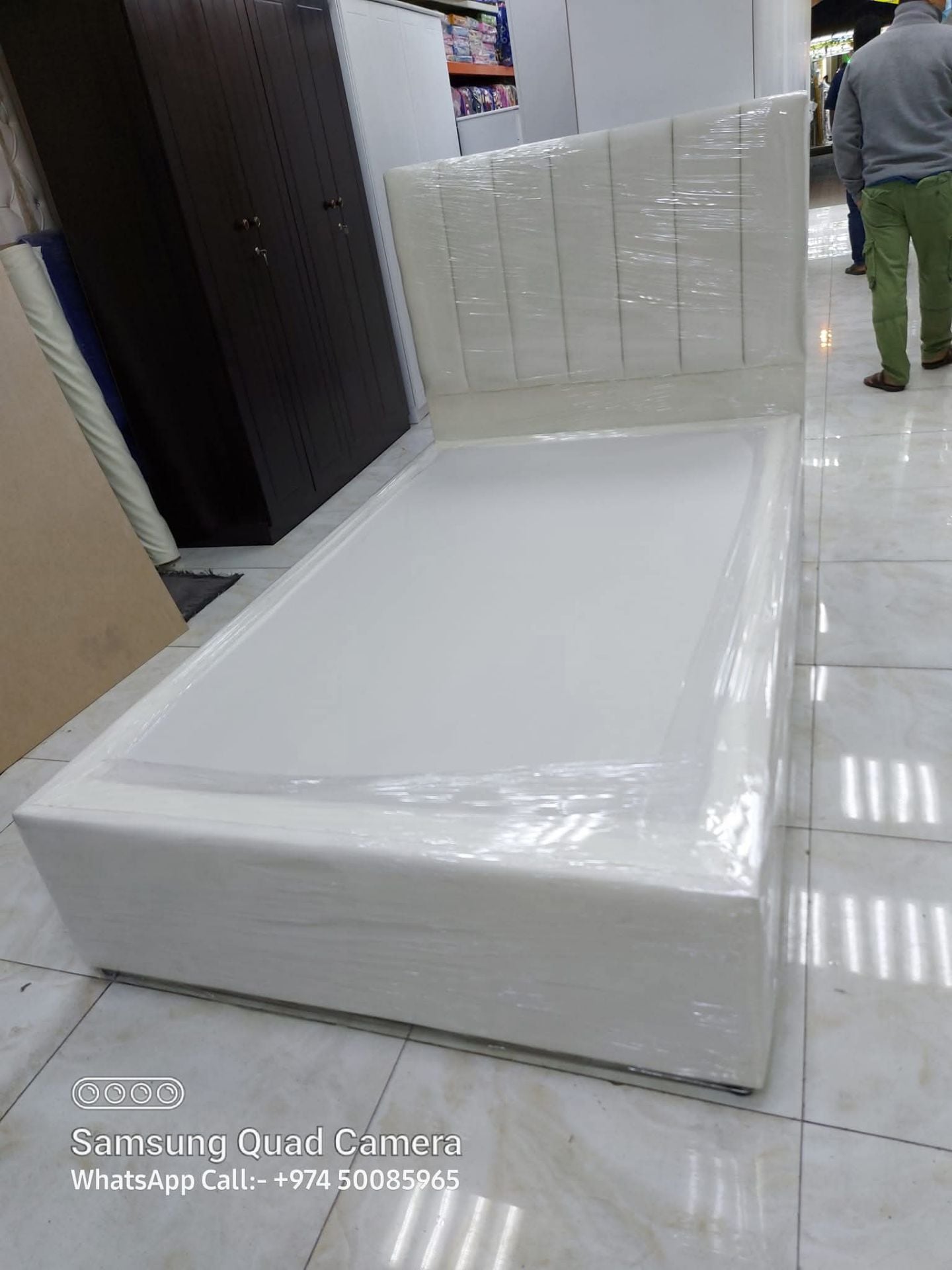 Bed with mattress  - Image 2