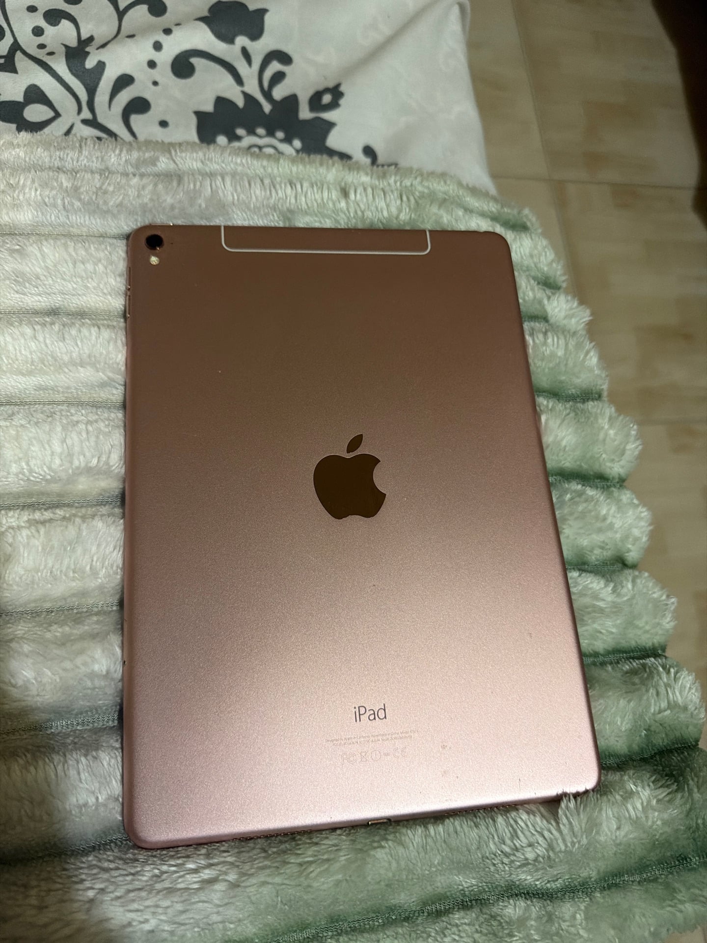 iPad Pro (9.7 inch) - Image 2