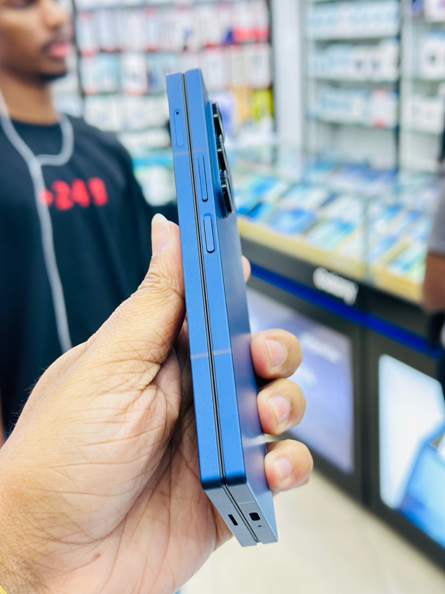 Samsung Galaxy Z Fold-6 - Image 5