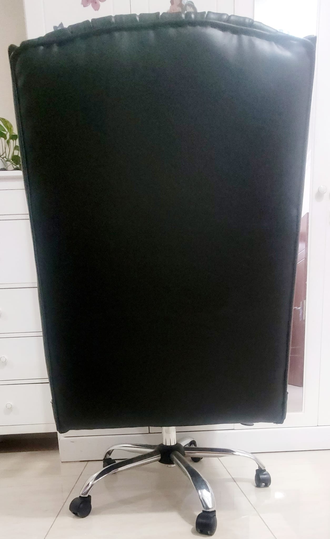 ELEGANT BLACK OFFICE CHAIR - Image 4