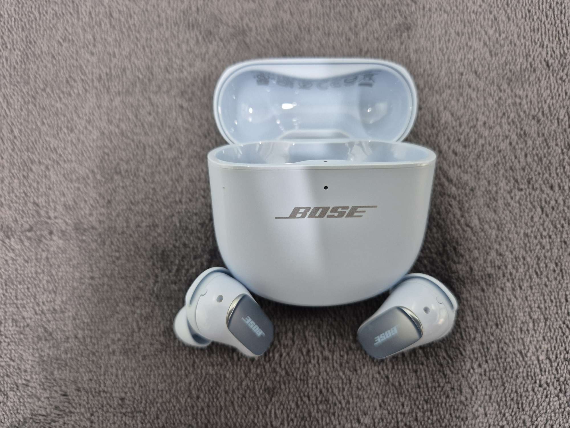 Bose Quietcomfort Ultra Earbuds  - Image 2