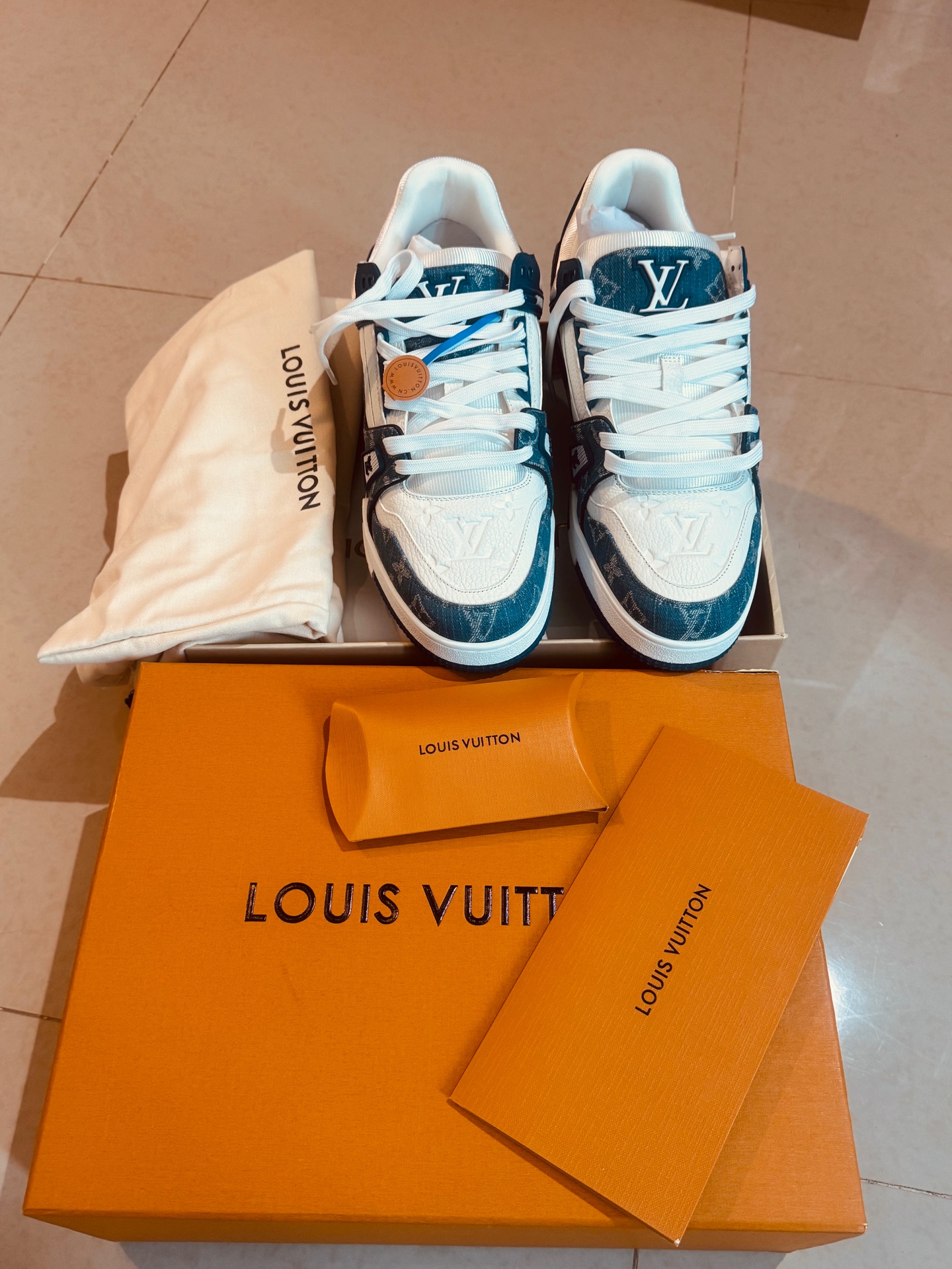 Premium Louis Vuitton  - Image 3