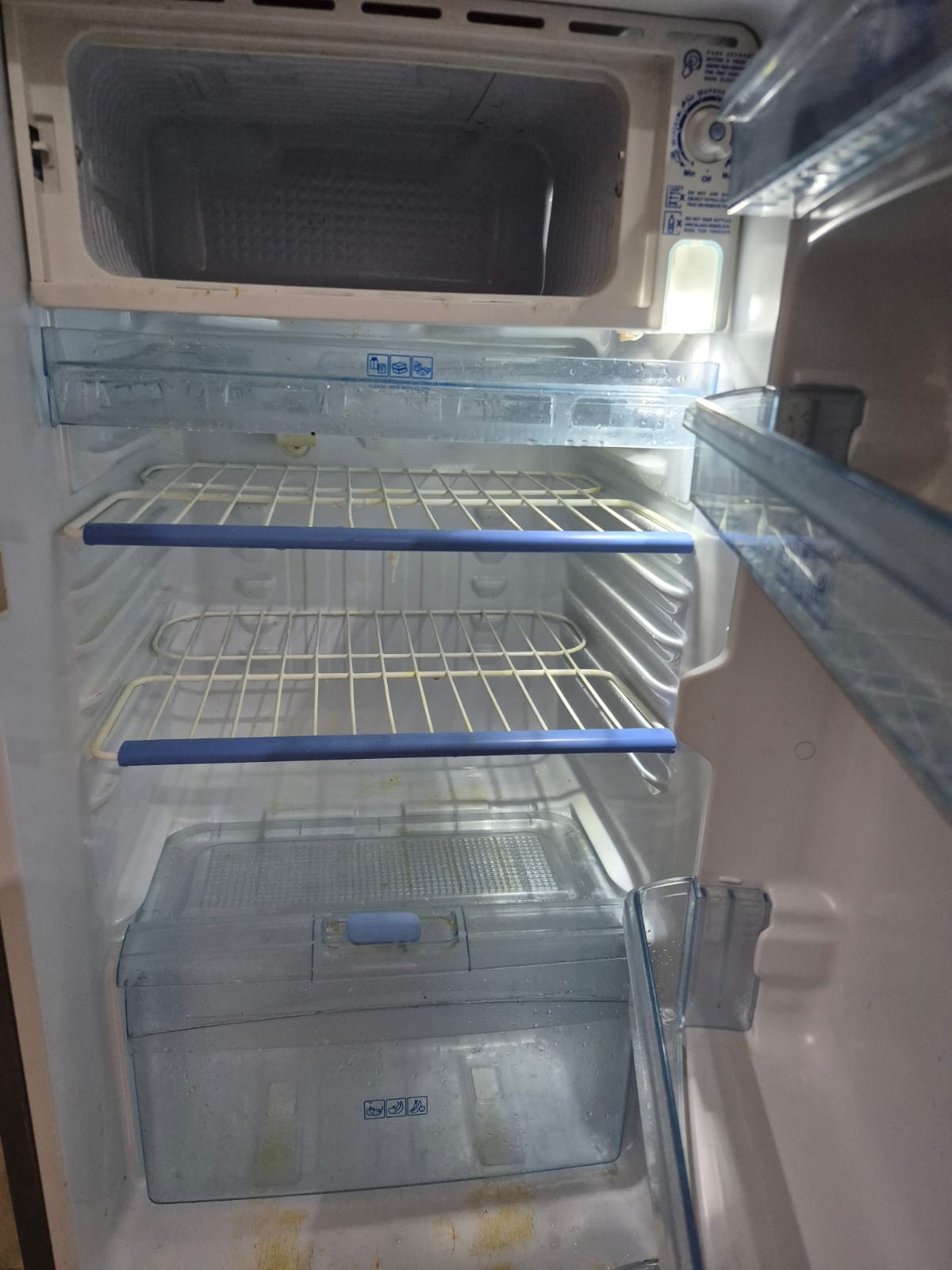 Elekta single door refrigerator  - Image 4