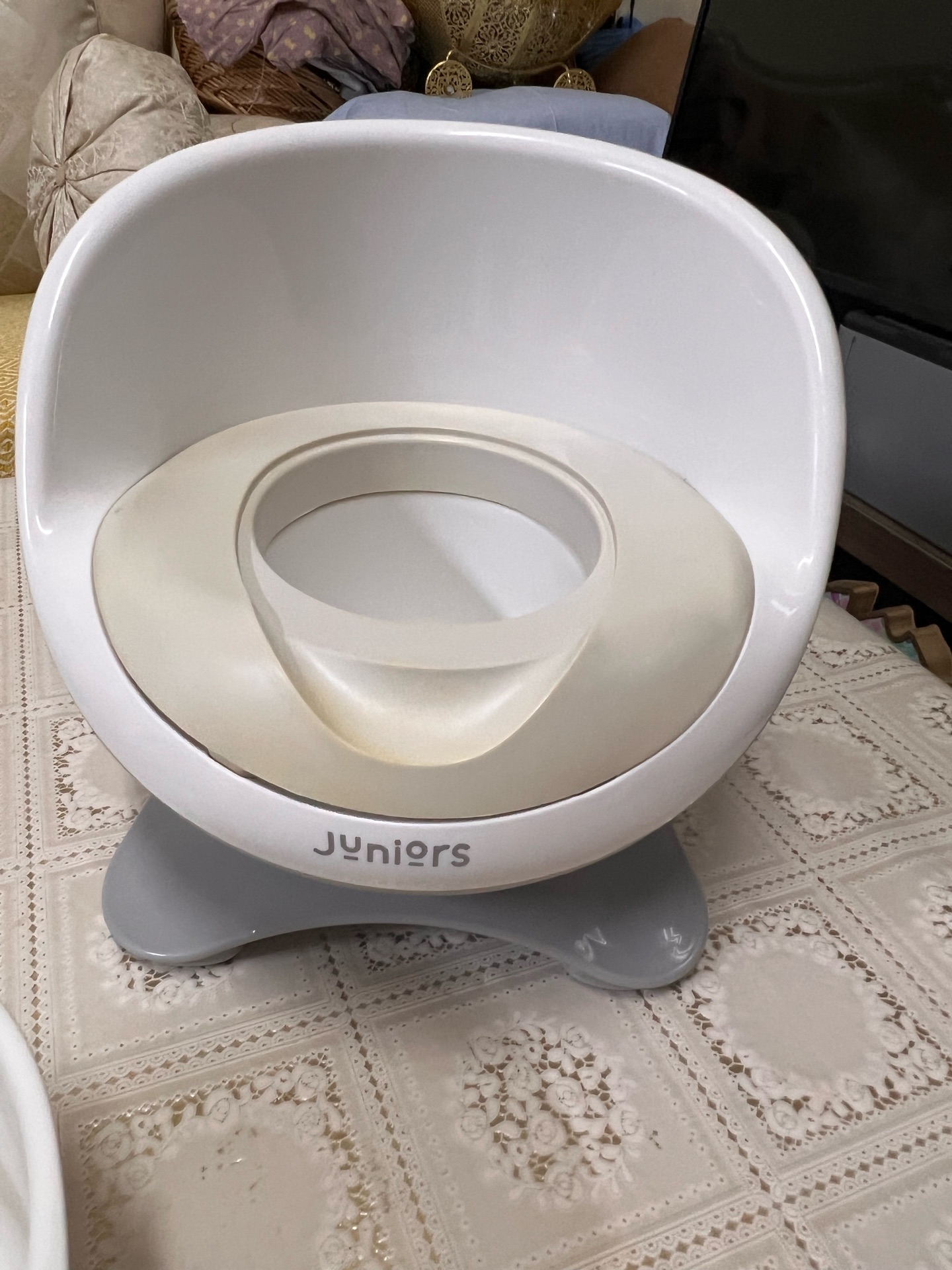 Baby food table and potty training chair - Image 1