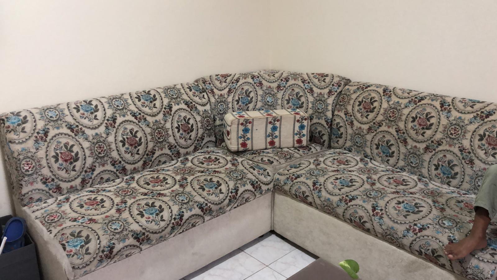 Used sofa set with good condition. 3 pieces sofa set - Image 1