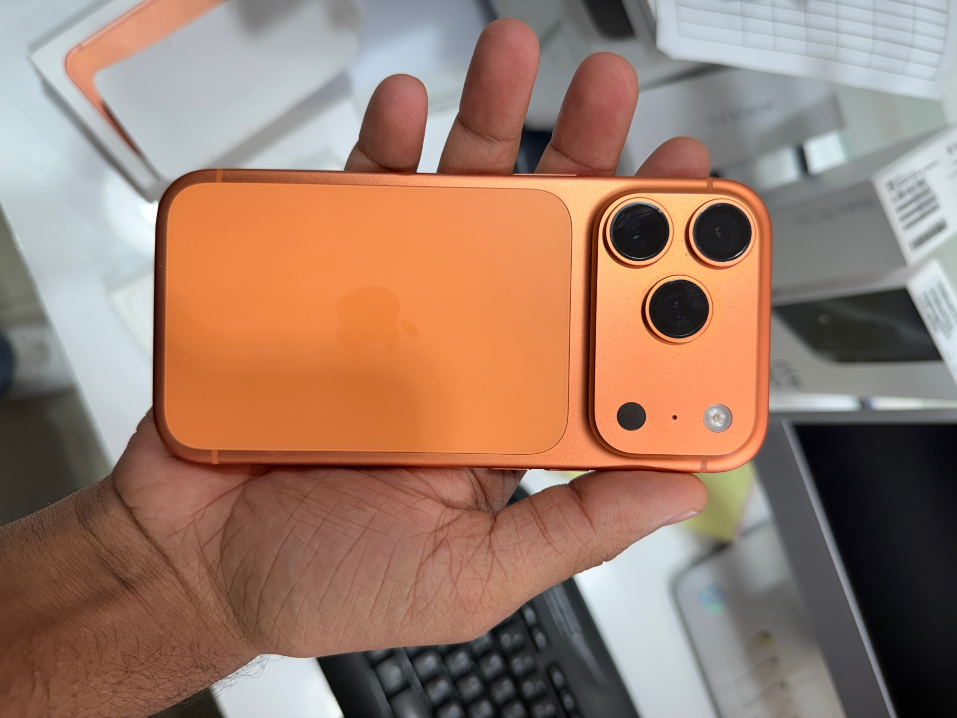 IPHONE 17 PRO 256GB - Image 2