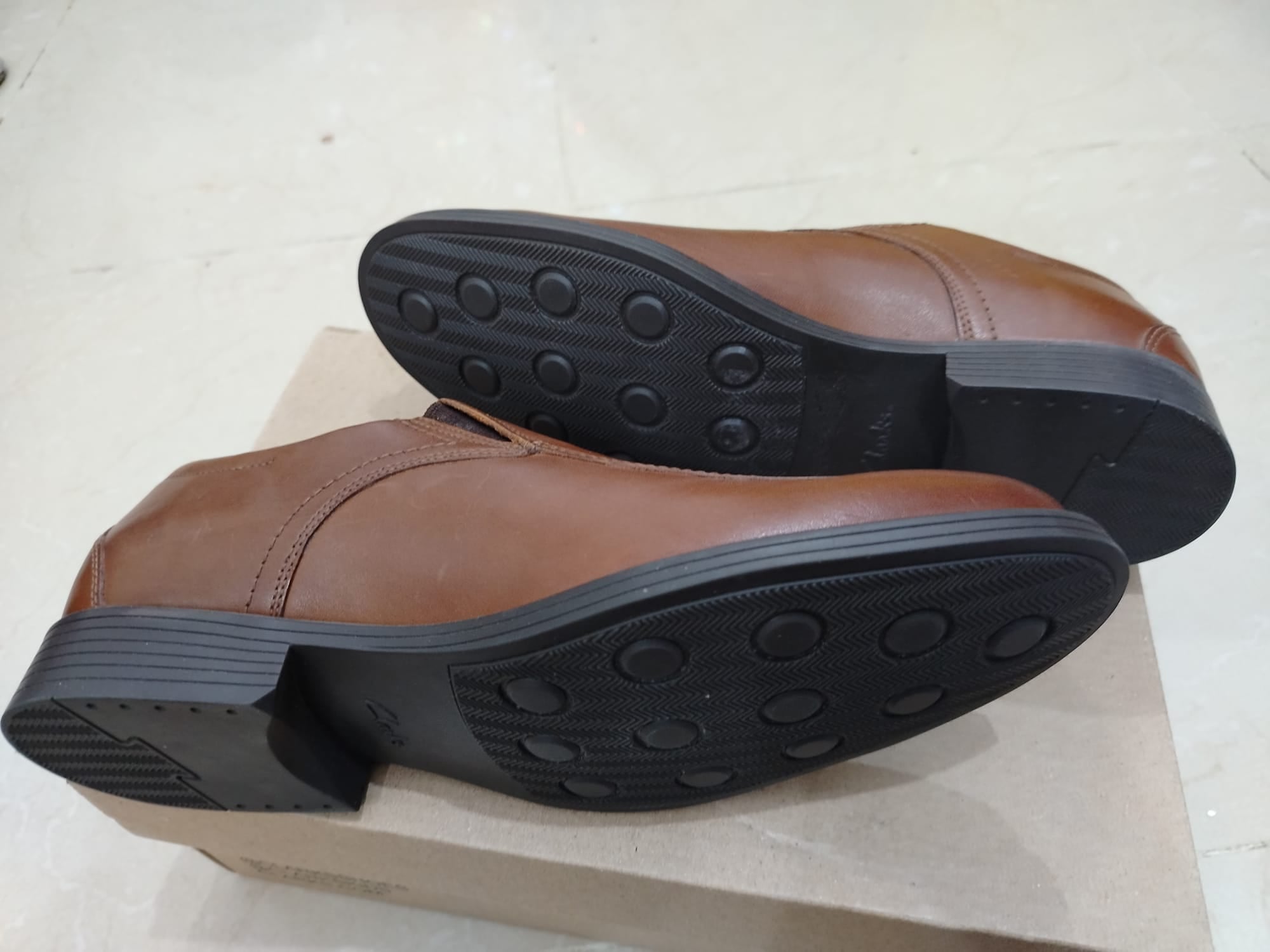 أحذية Clarks (الأصلية) جديدة - Image 9