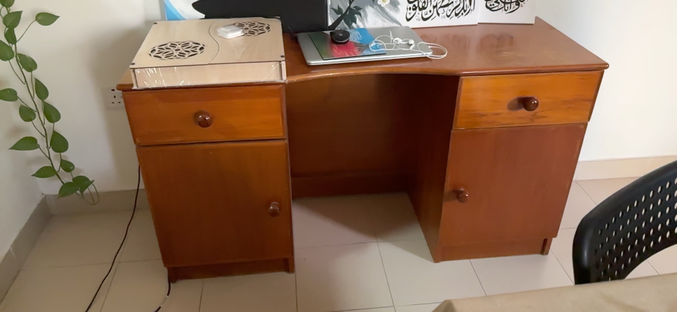 Solid wooden study desk - Image 3