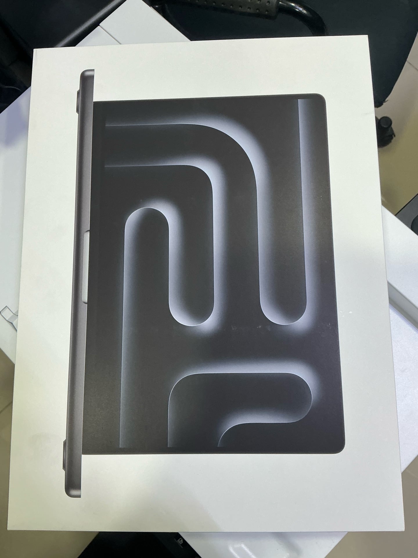 14-inch MacBook Pro (M5 Chip) – 16GB RAM, 512GB SSD - Image 2
