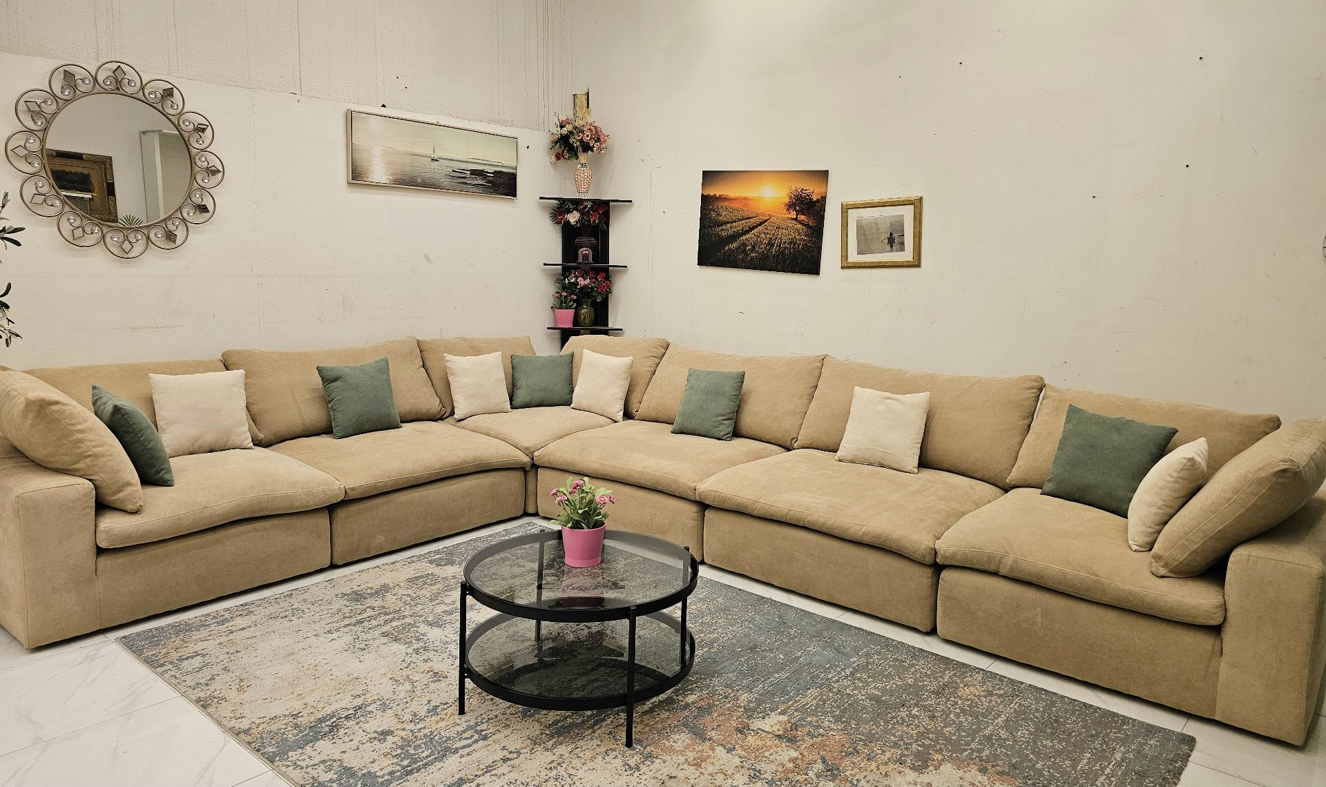 كنب على شكل حرف L من ماركة Homes r us للبيع بحالة ممتازة - Image 7