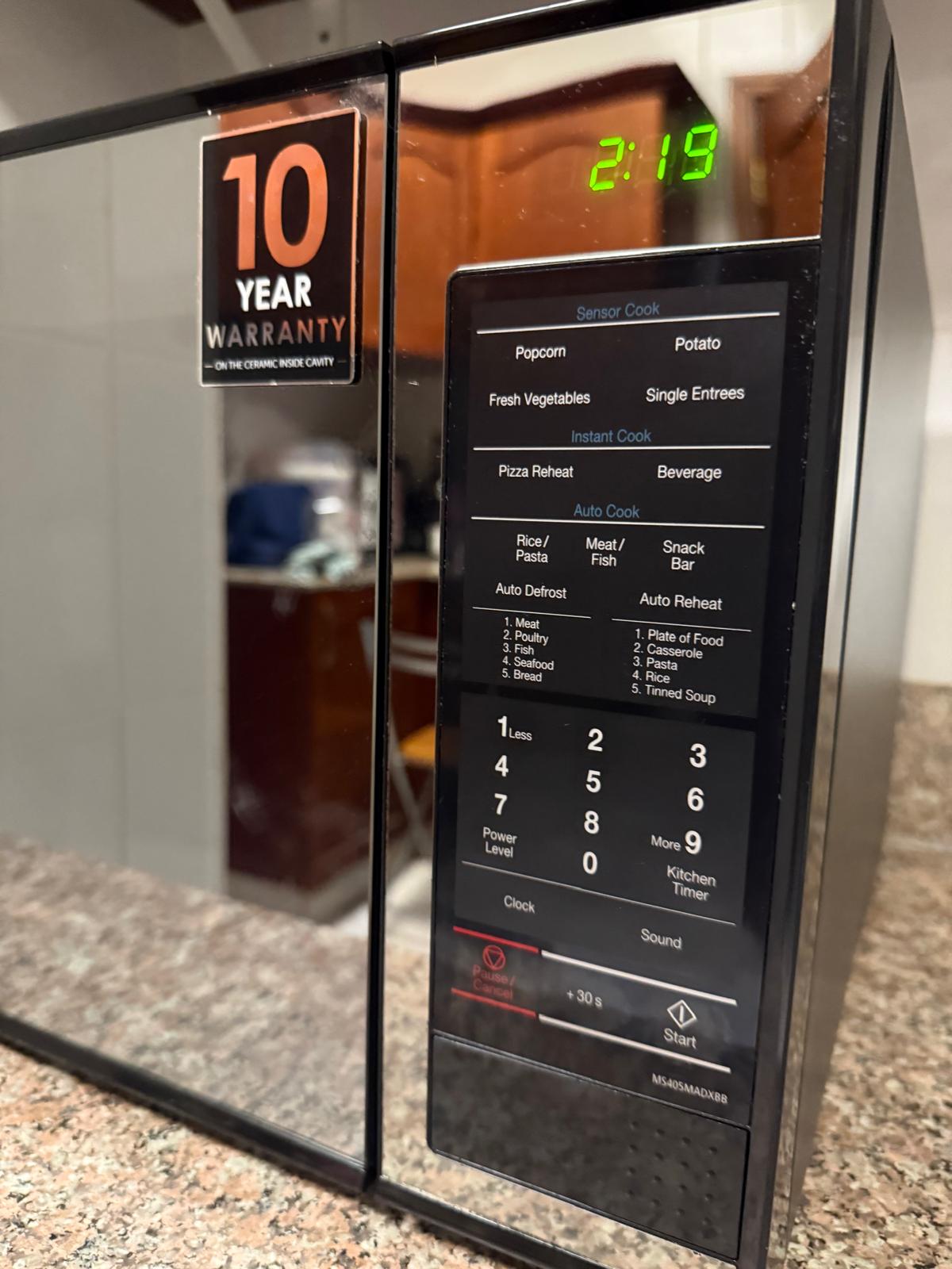 LG microwave - excellent - Image 3