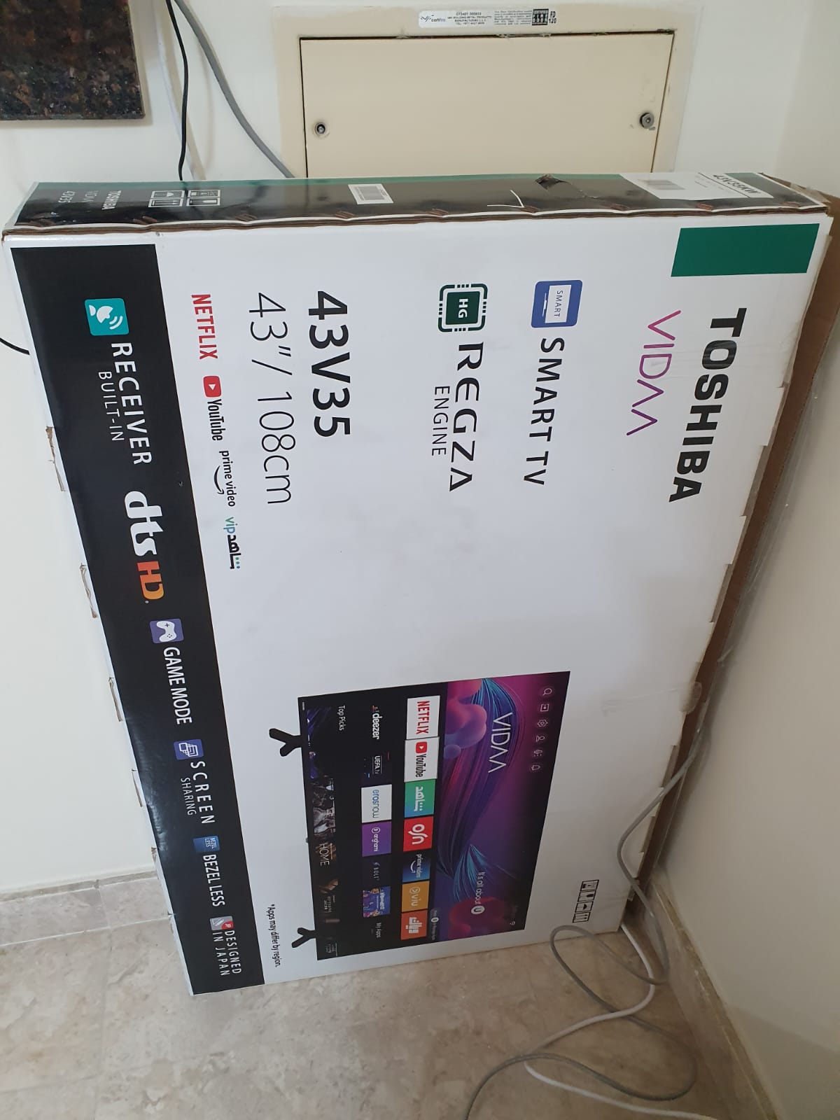 Toshiba TV and glass stand very good price - Image 4
