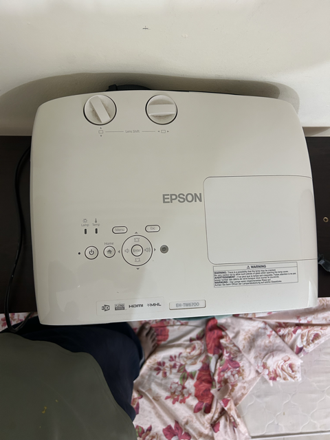 EPSON Used projector for sale (WhatsApp only please) - Image 5