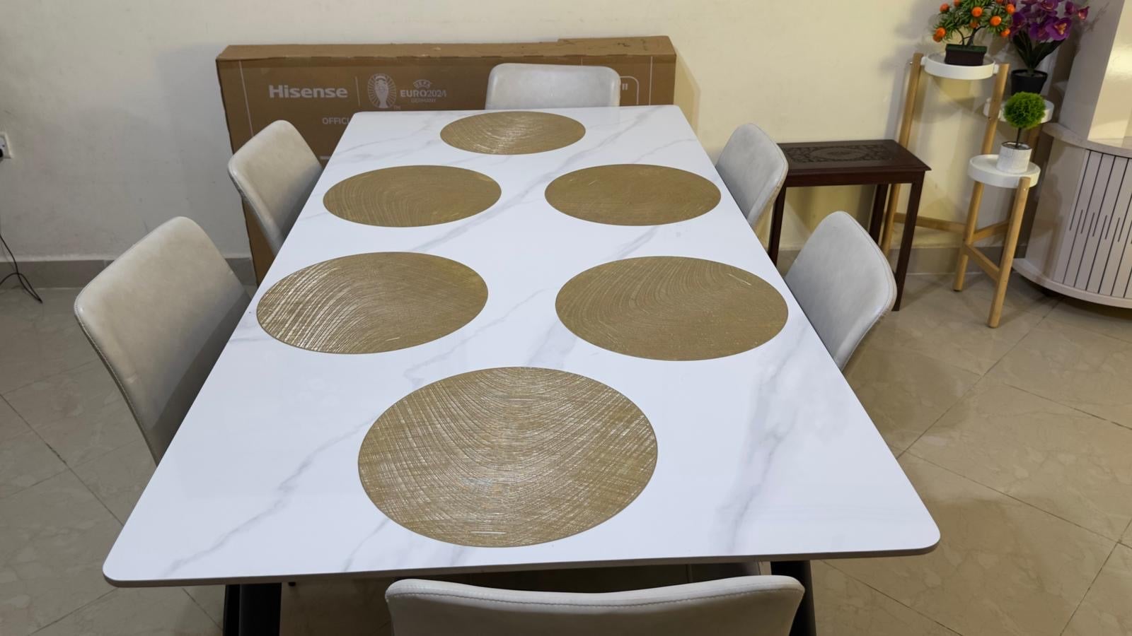 Only 3,500 Well Maintained Furniture only few month Back Newly Purchased  - Image 6