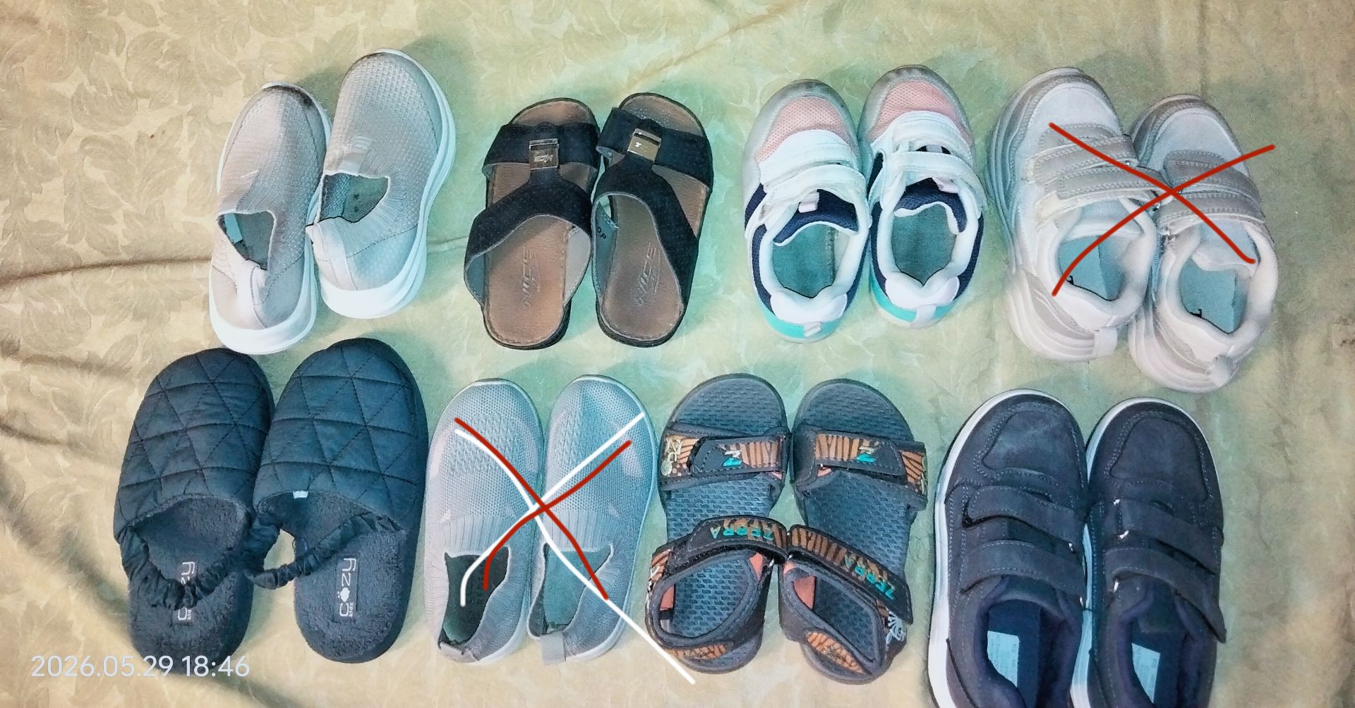 Kids clothes and shoes  - Image 4