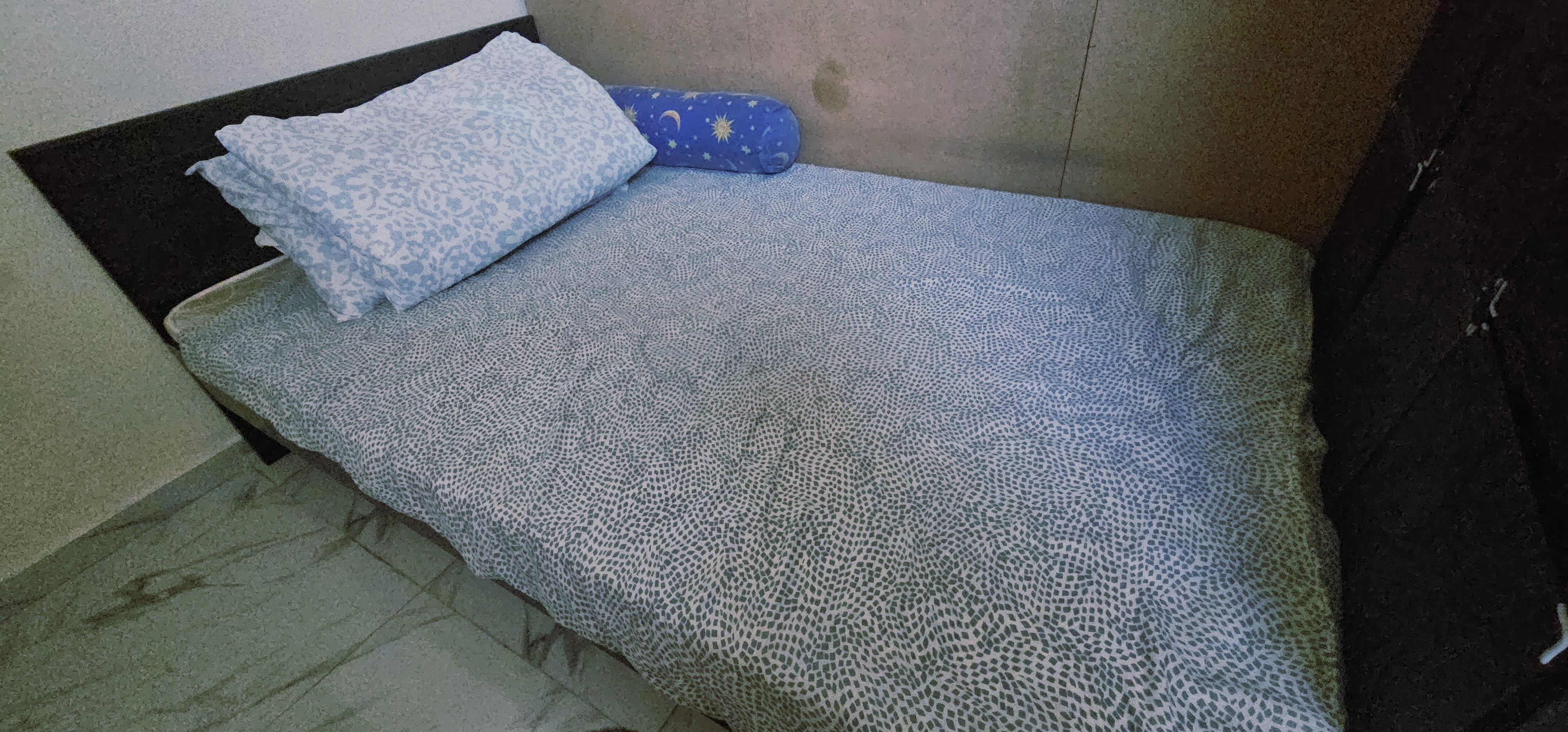 02 Bed with mattress - Image 3