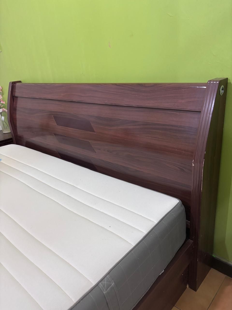 Heavy bed with IKEA mattress havog new. - Image 2
