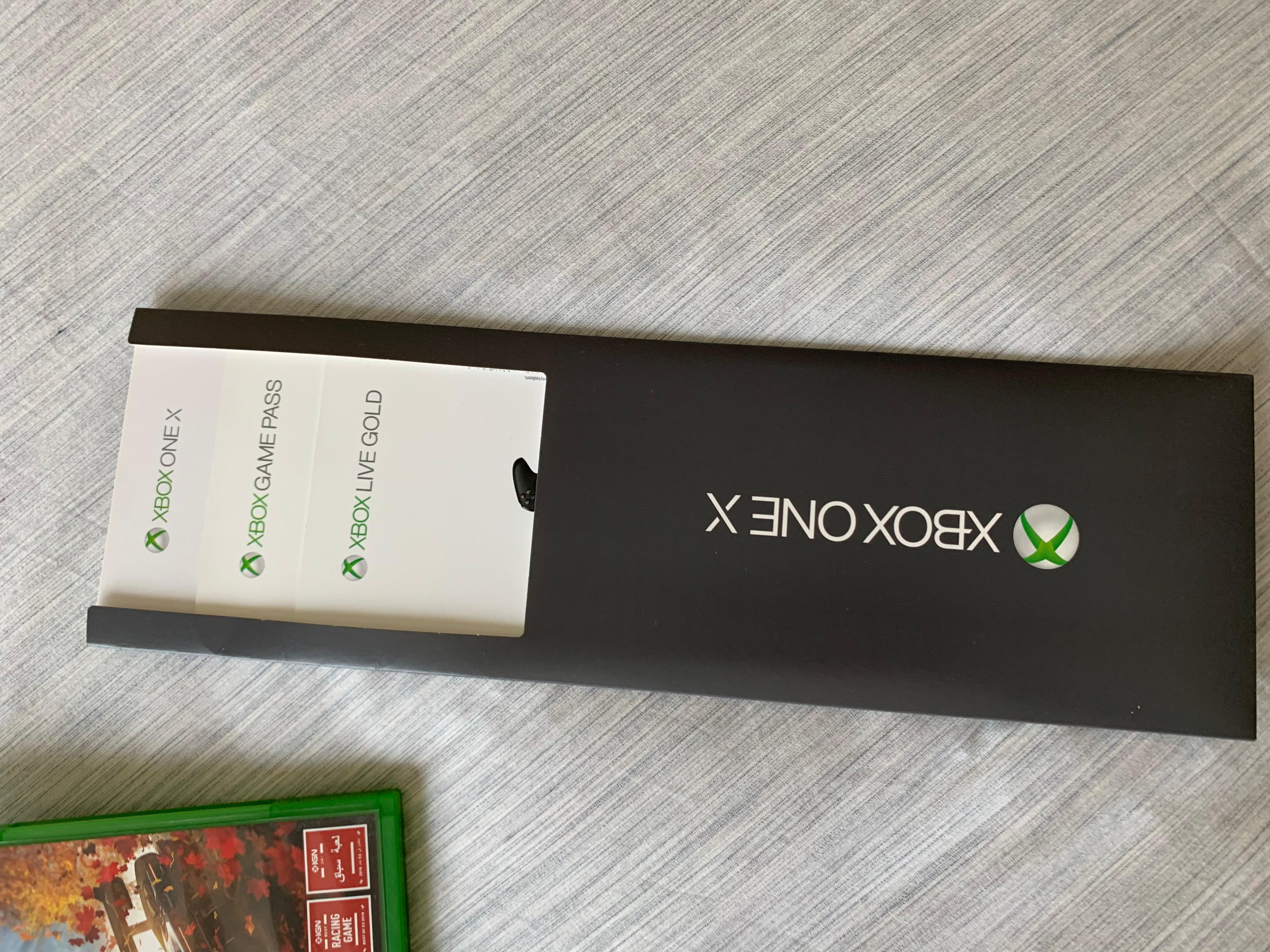 Xbox One X 1TB - بحالة ممتازة - مع ألعاب وعلبة - Image 8