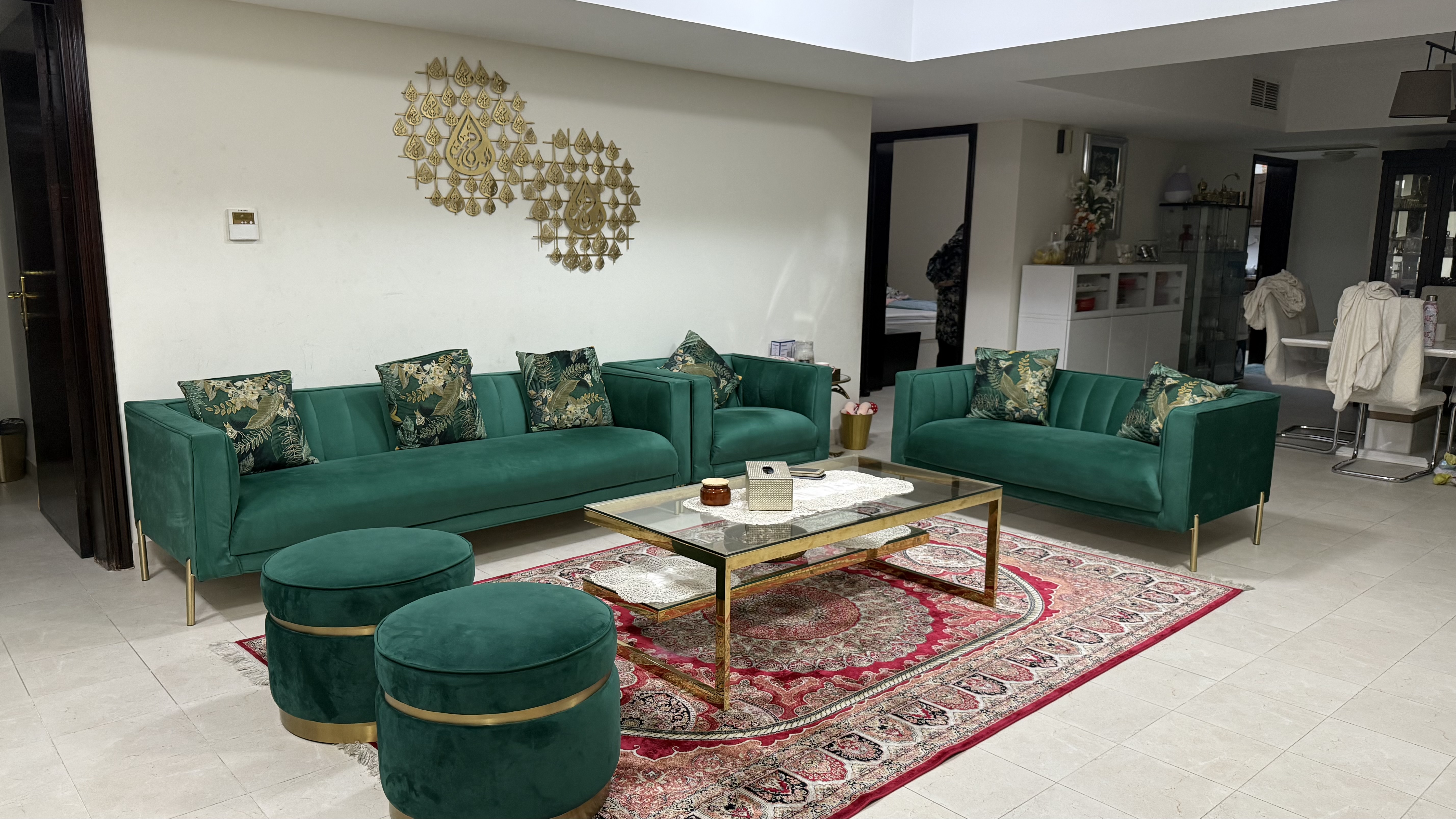 Sofa set 6+2 with center table in mint condition - Image 1