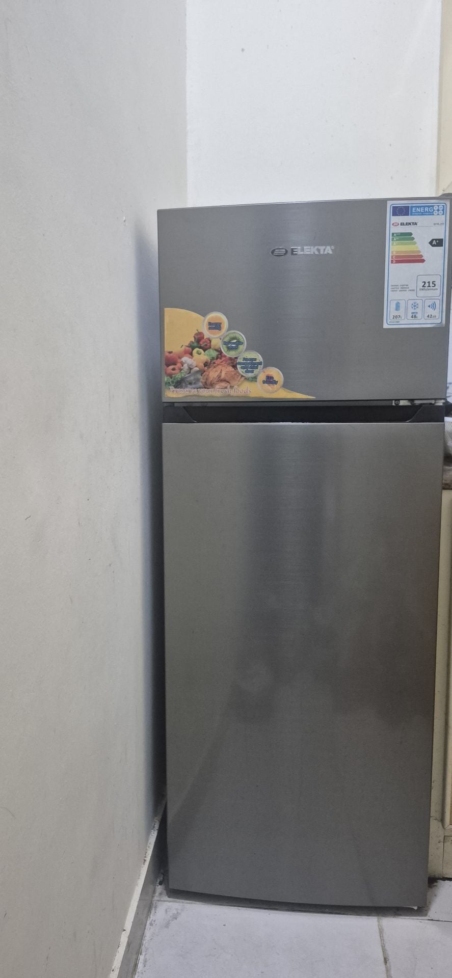 Elekta refrigerator for sale in good condition  - Image 4