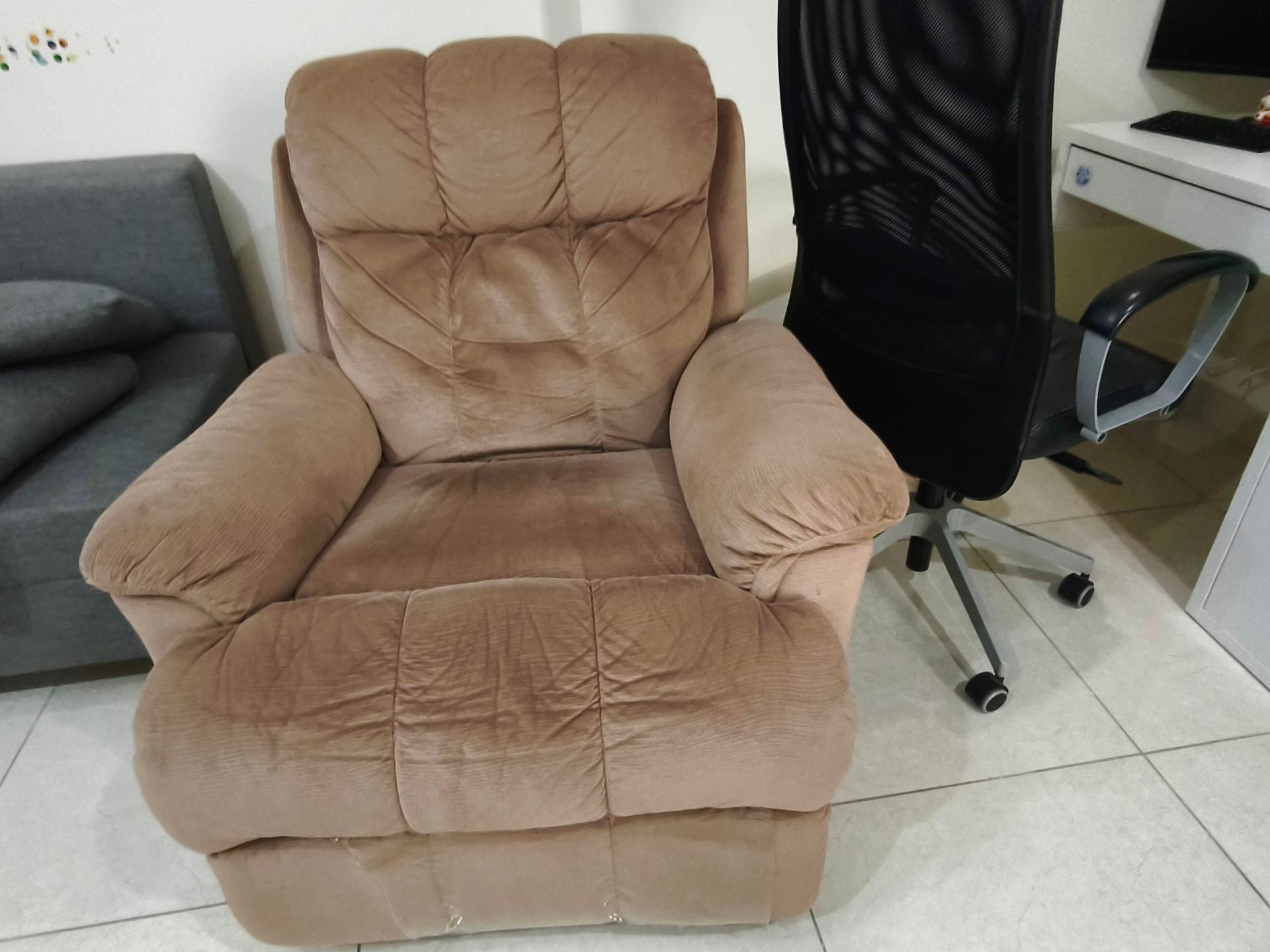 Recliner - Image 3