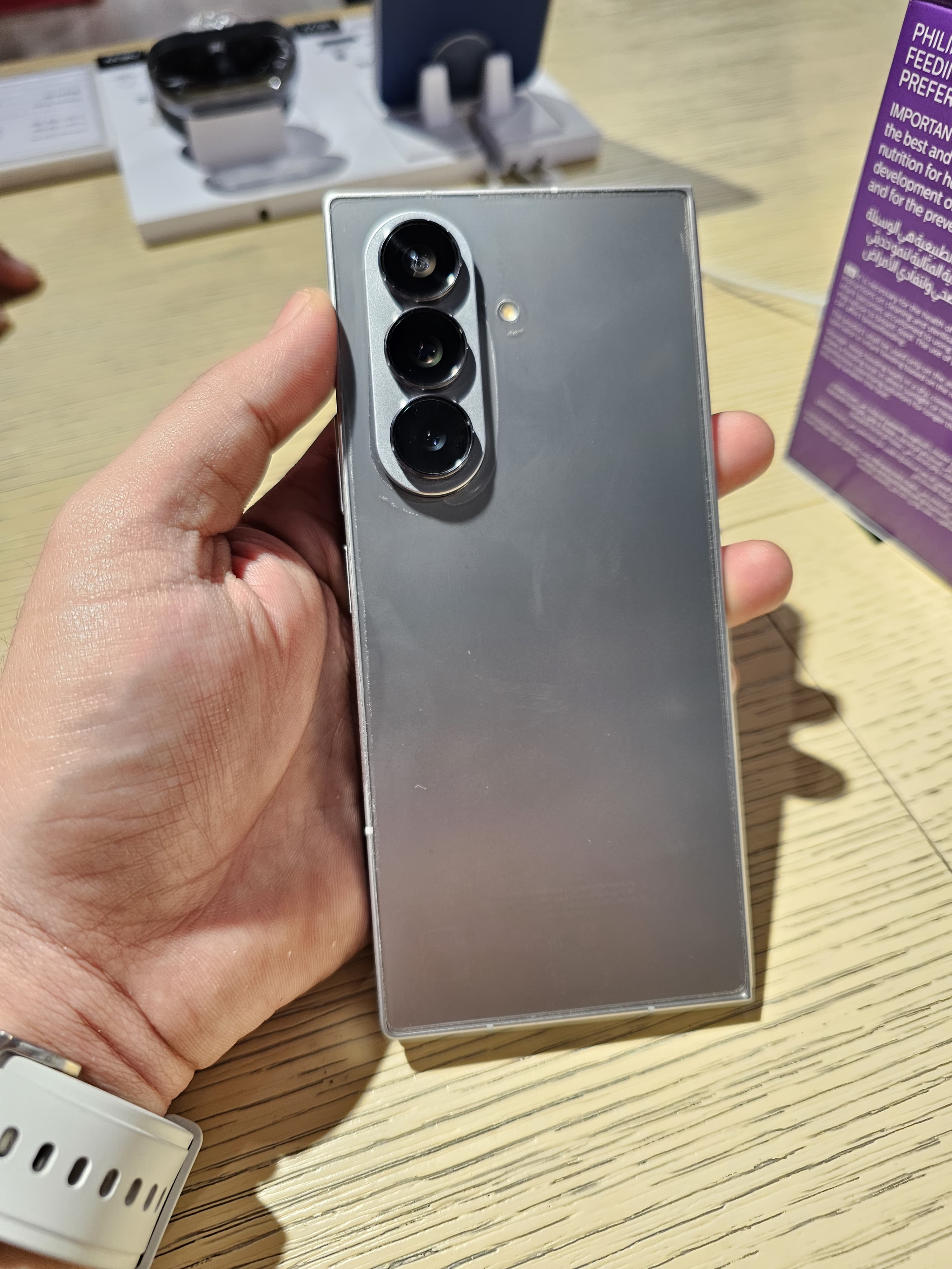 SAMSUNG Galaxy Z Flod 7 - Image 2