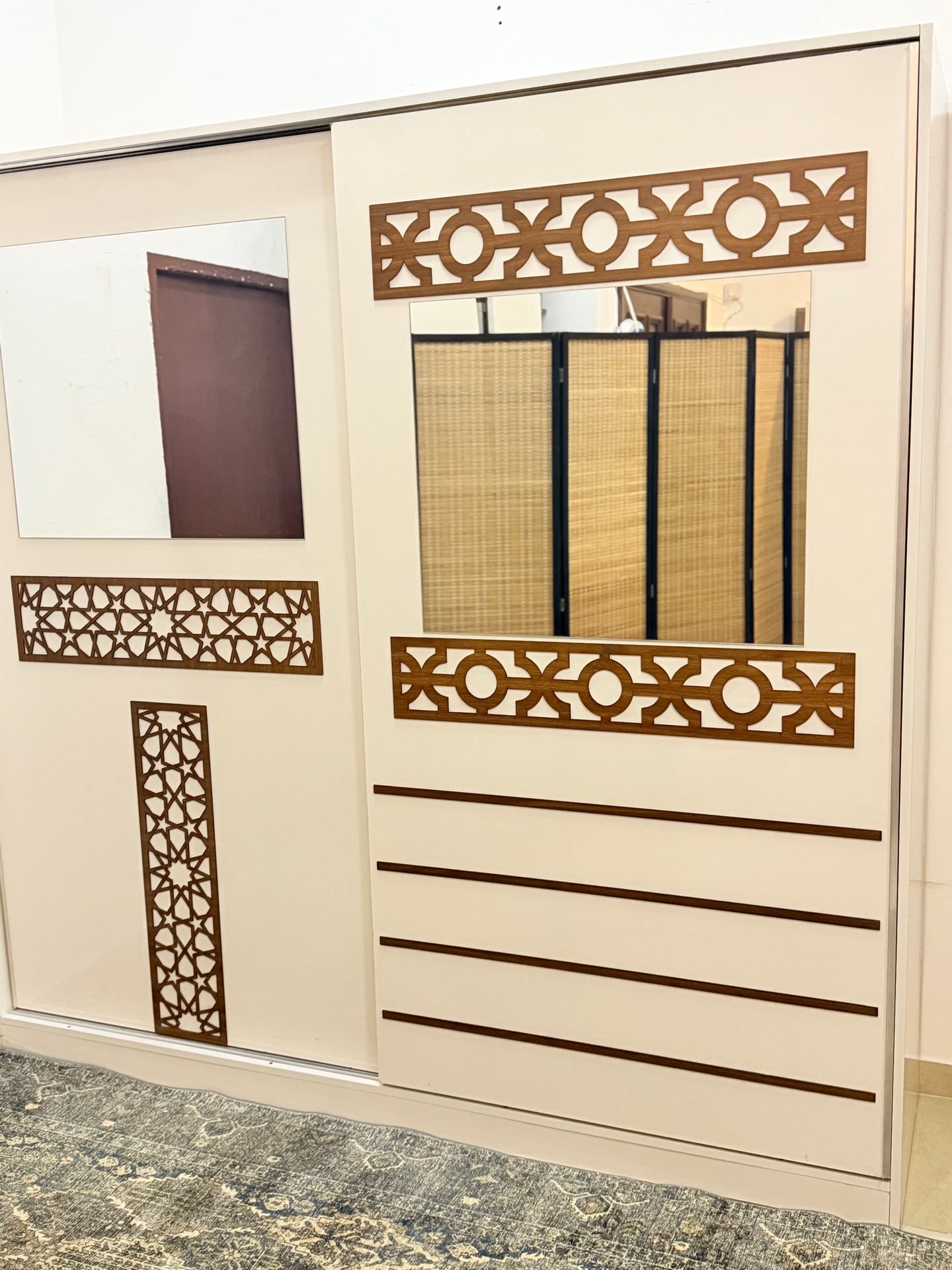 Urgent Sale sliding door wardrobe price Negotiable  - Image 4
