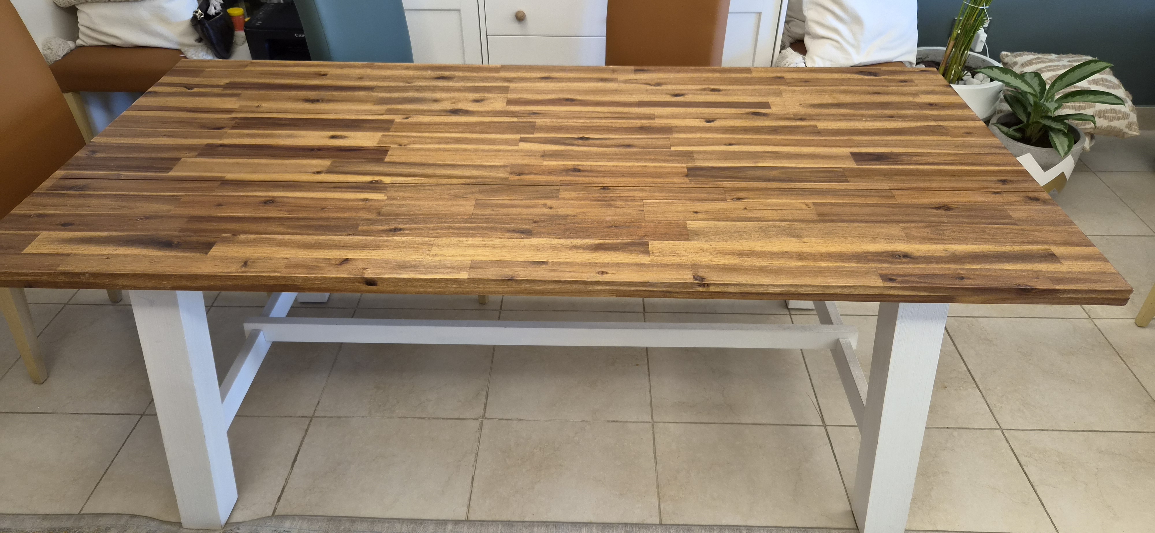 For sale dining table 8 seaters without chairs - Image 3