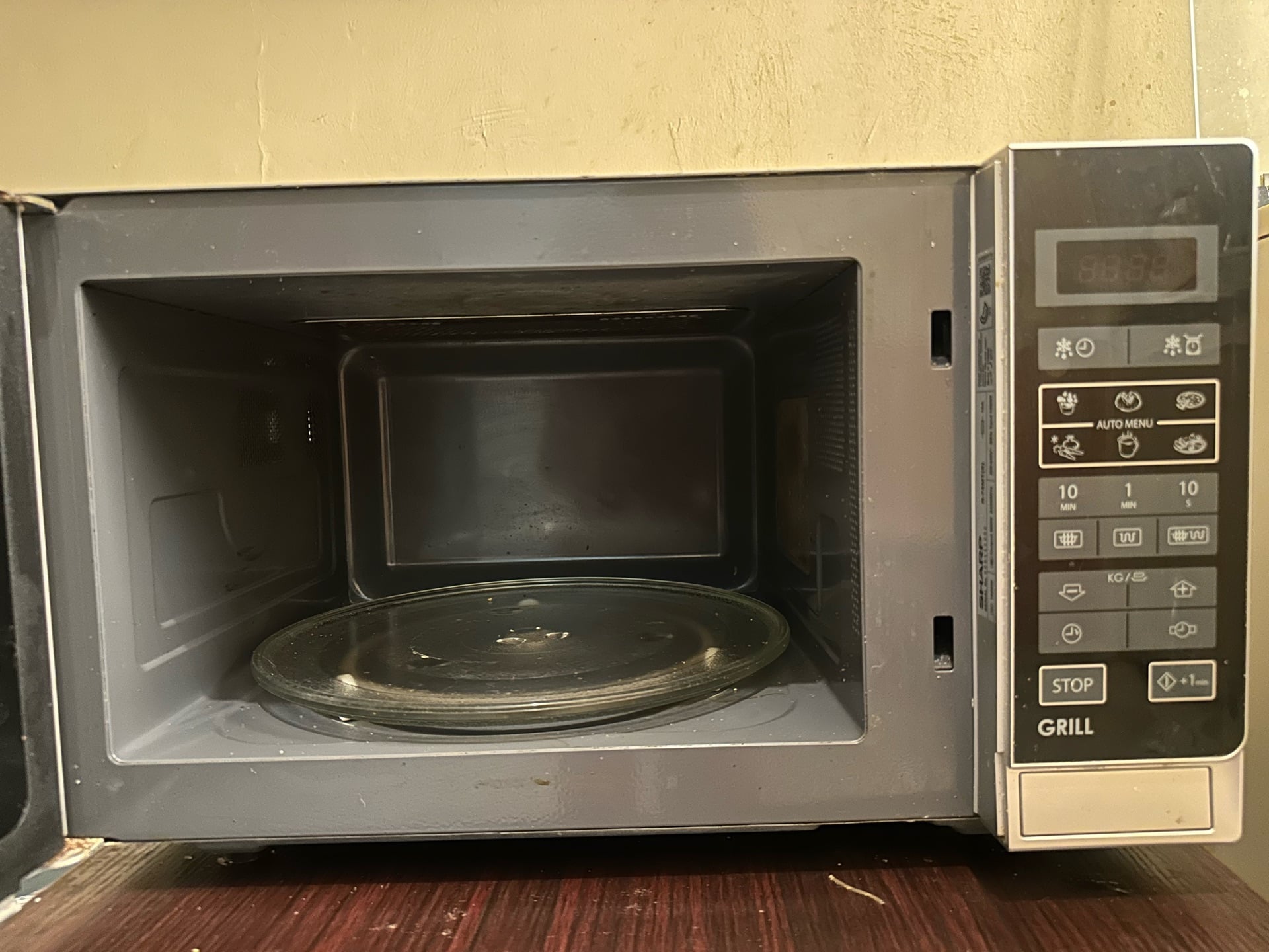 Sharp microwave oven - Image 4