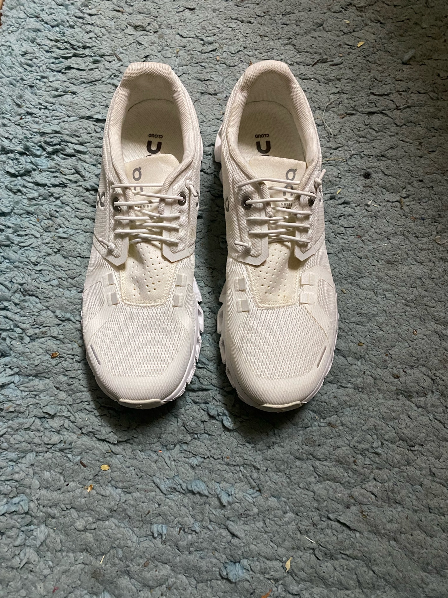 On Running Cloud 5 sneakers.  - Image 5